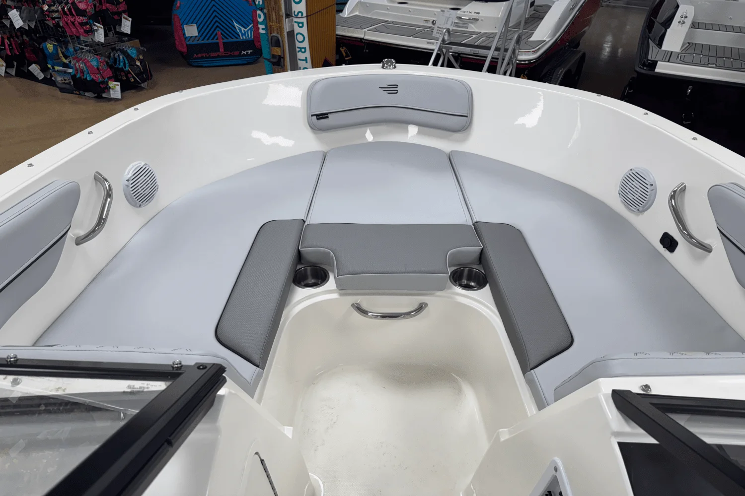 2025 Bayliner VR4OB Image Thumbnail #3