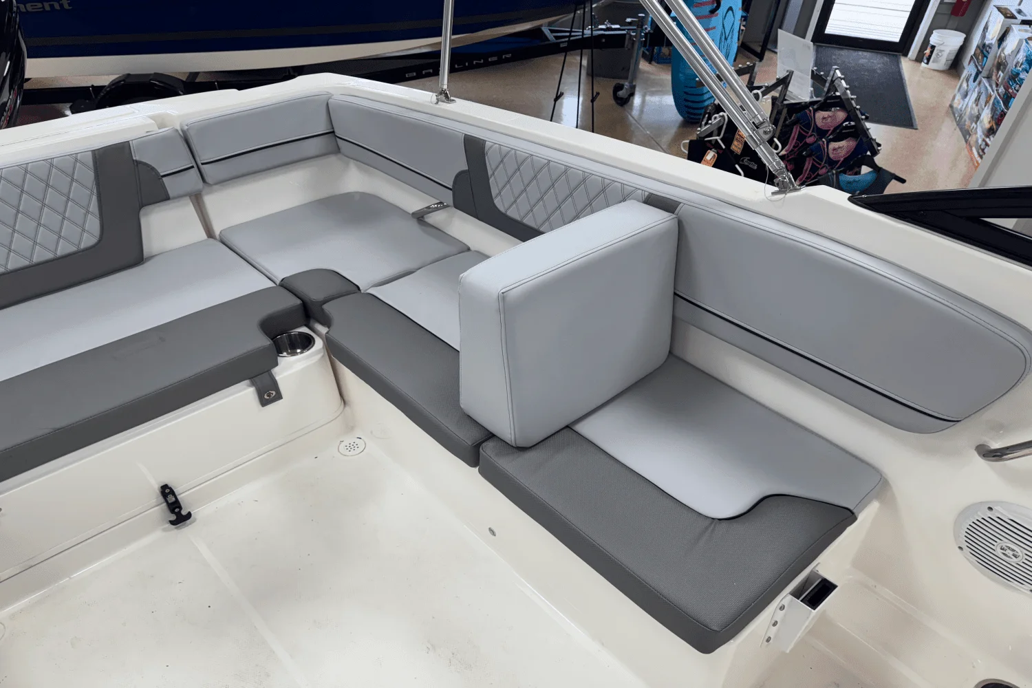 2025 Bayliner VR4OB Image Thumbnail #8