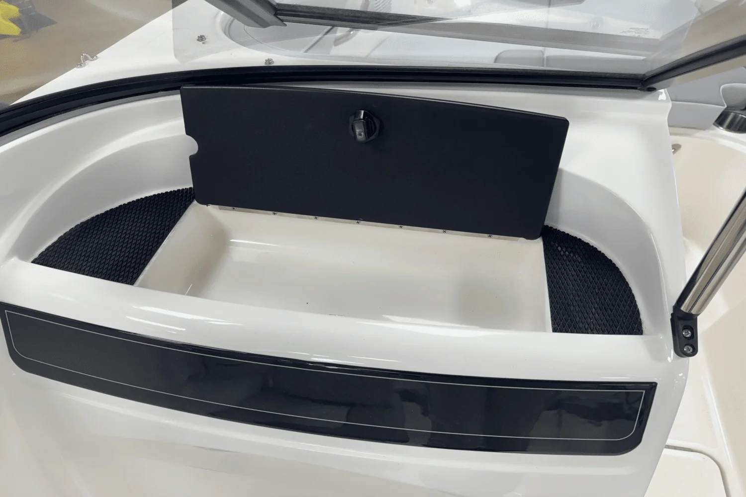 2025 Bayliner VR4OB Image Thumbnail #12