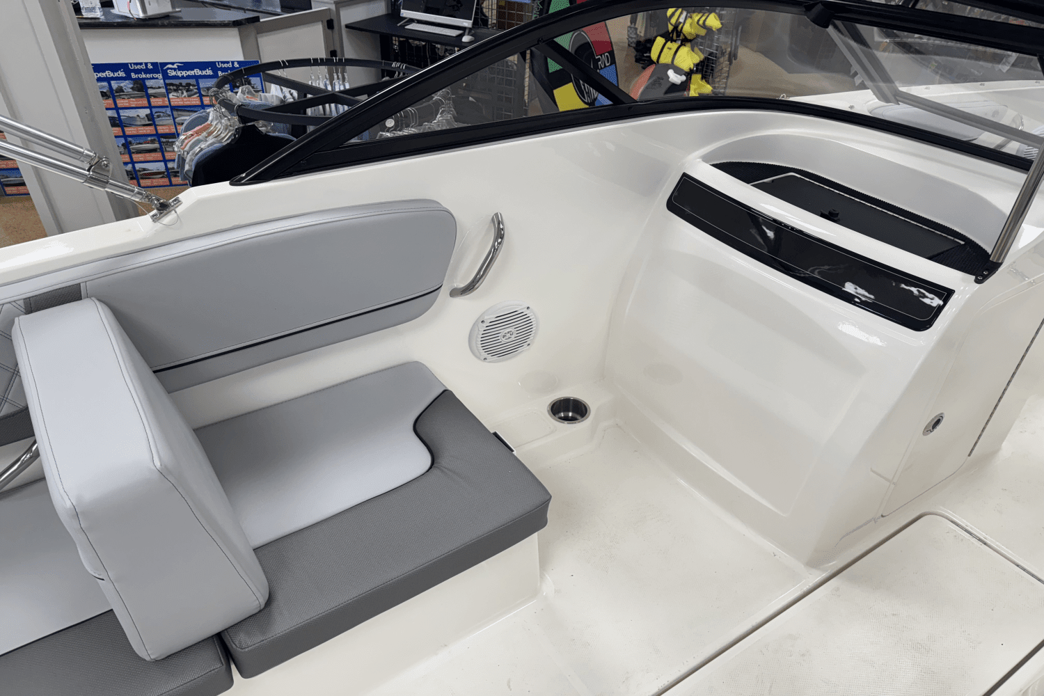 2025 Bayliner
                                                             VR4OB Image Thumbnail #10