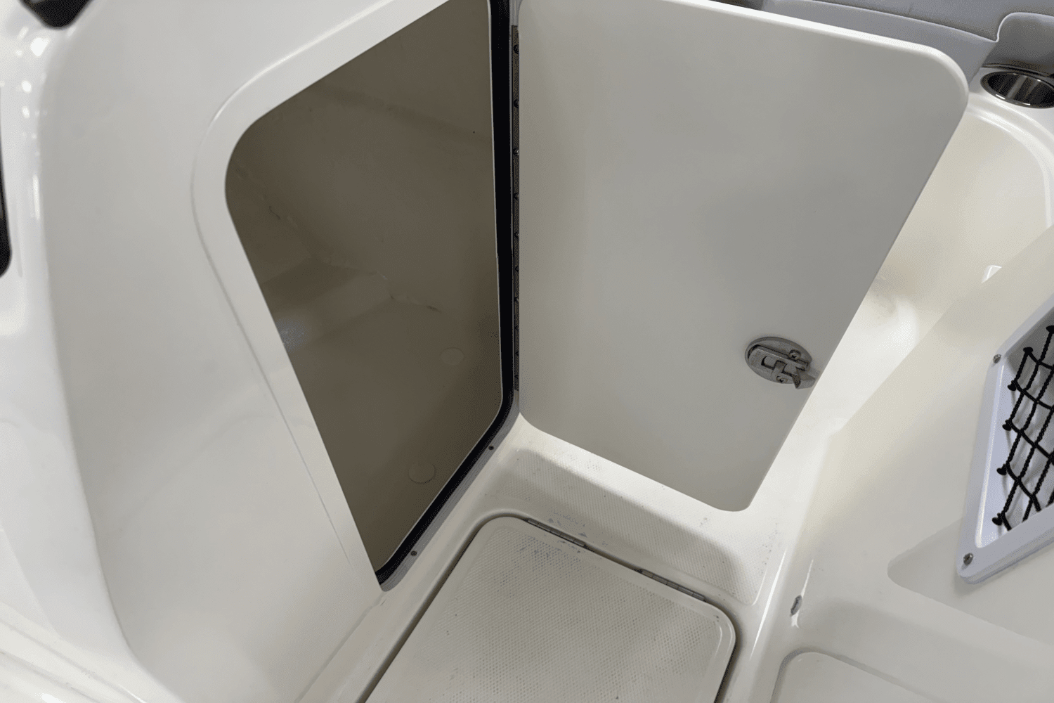 2025 Bayliner
                                                             VR4OB Image Thumbnail #14