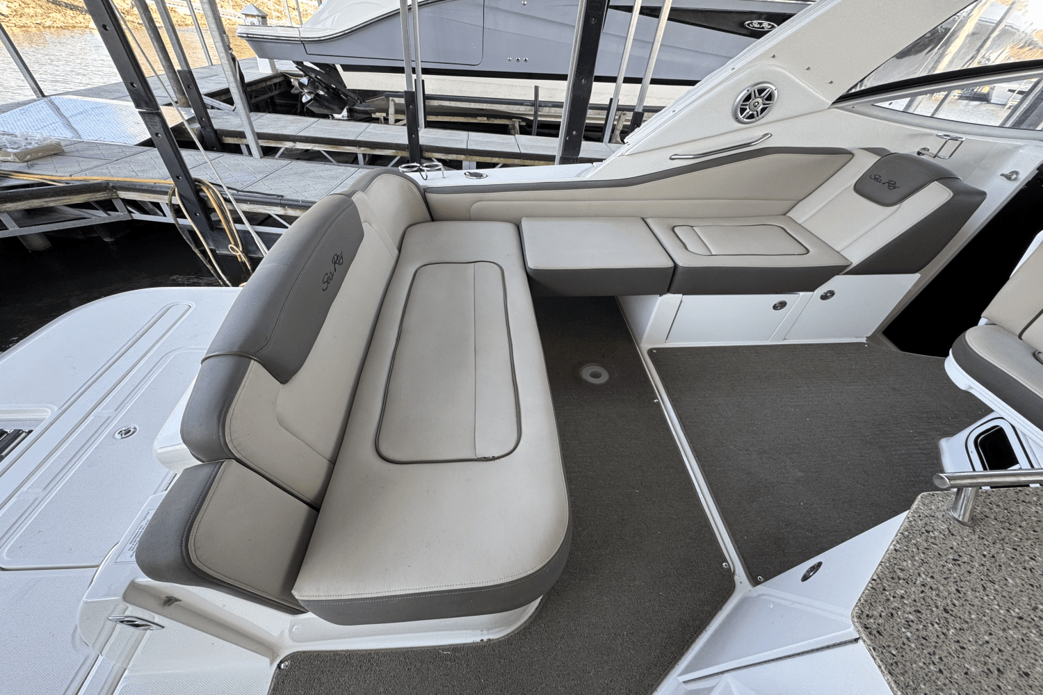 2015 Sea Ray 310 SUNDANCER Image Thumbnail #9