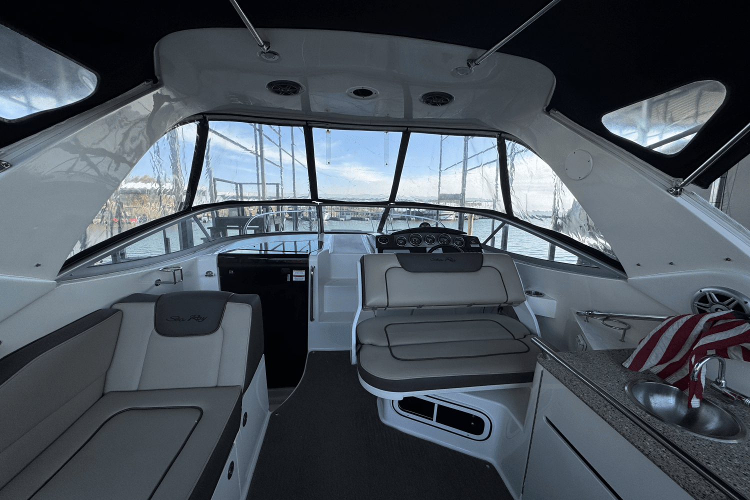 2015 Sea Ray 310 SUNDANCER Image Thumbnail #7