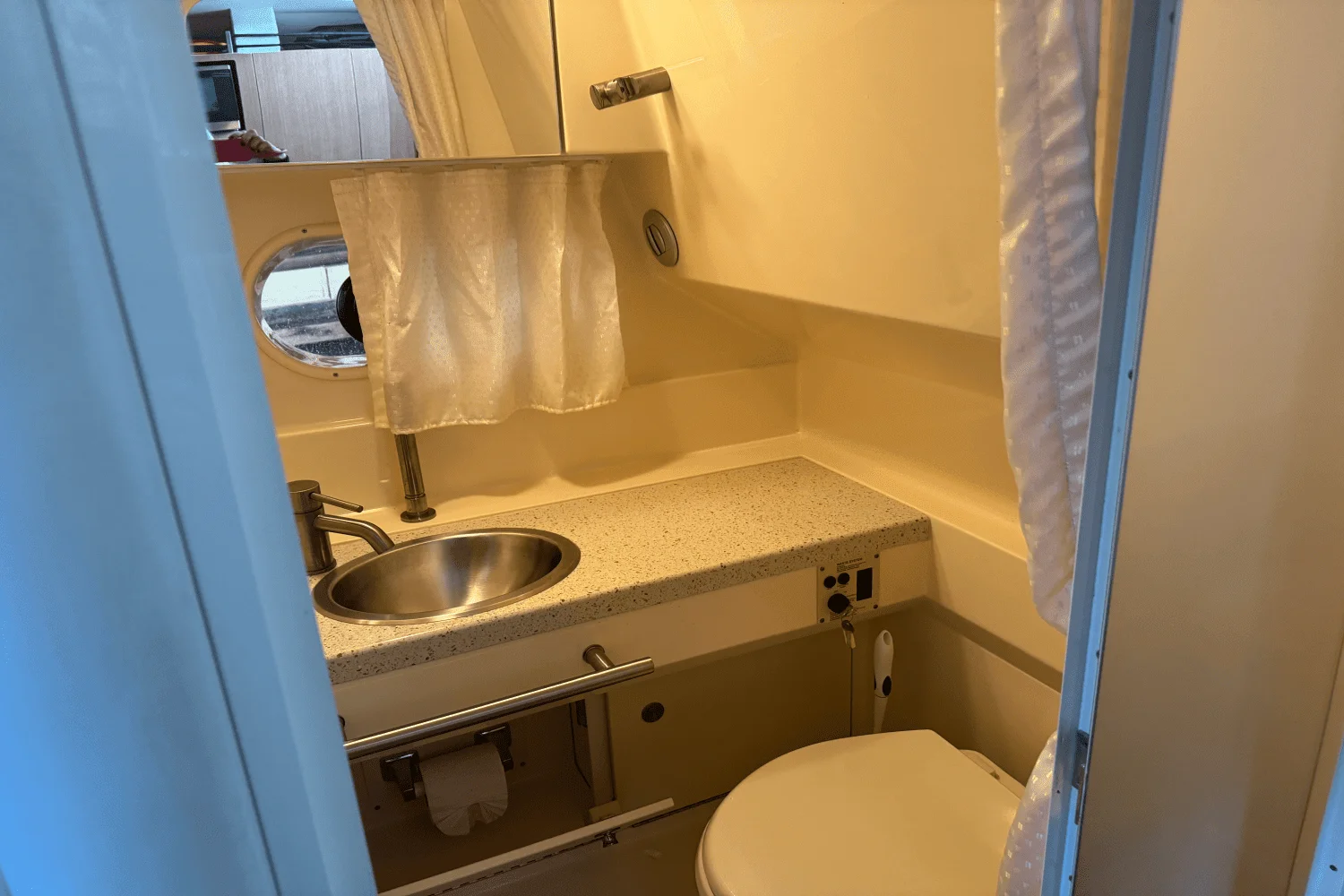 2015 Sea Ray 310 SUNDANCER Image Thumbnail #13