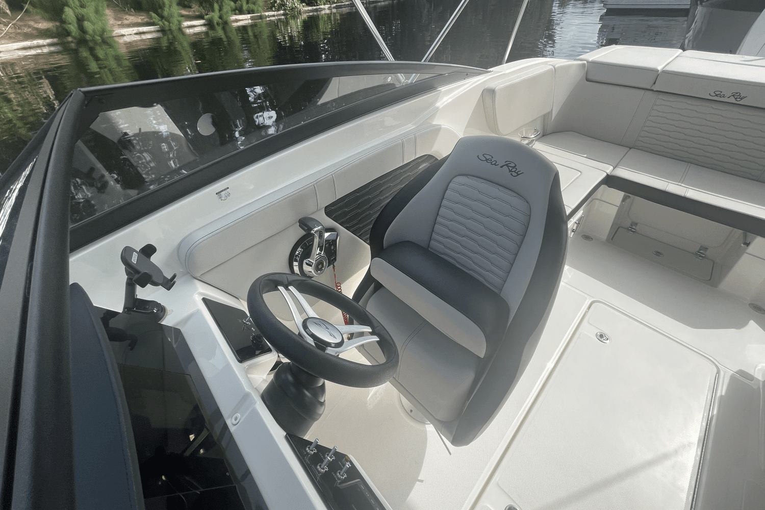 2023 Sea Ray SPX 230 Outboard Image Thumbnail #24