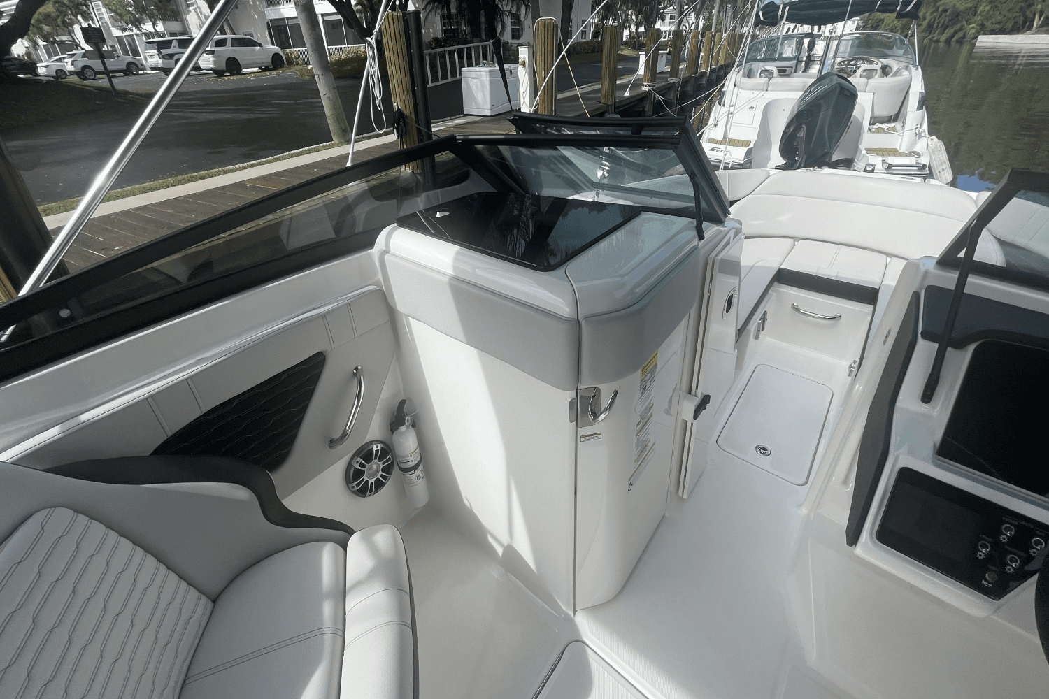 2023 Sea Ray SPX 230 Outboard Image Thumbnail #17