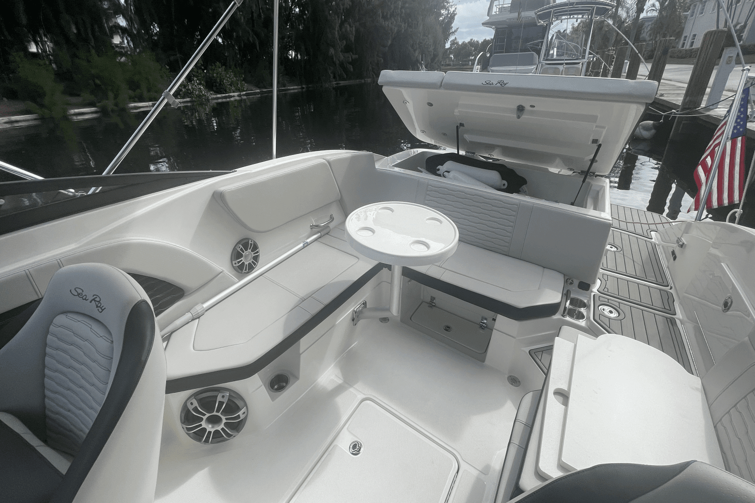 2023 Sea Ray SPX 230 Outboard Image Thumbnail #16