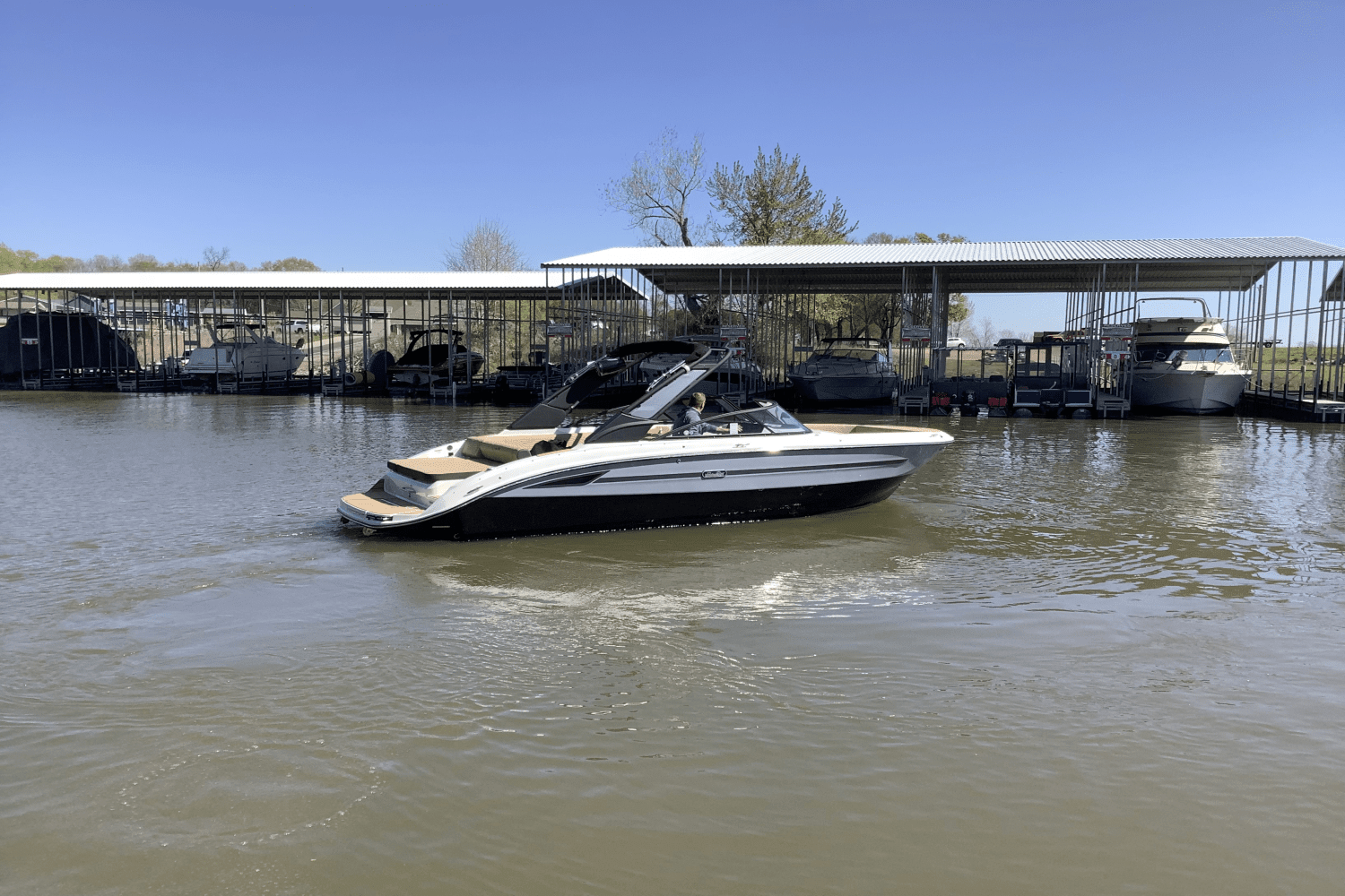 2025 Sea Ray SDX 270 Surf Image Thumbnail #2