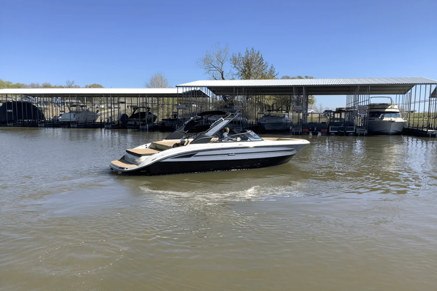 2025 Sea Ray SDX 270 Surf Image Thumbnail #4