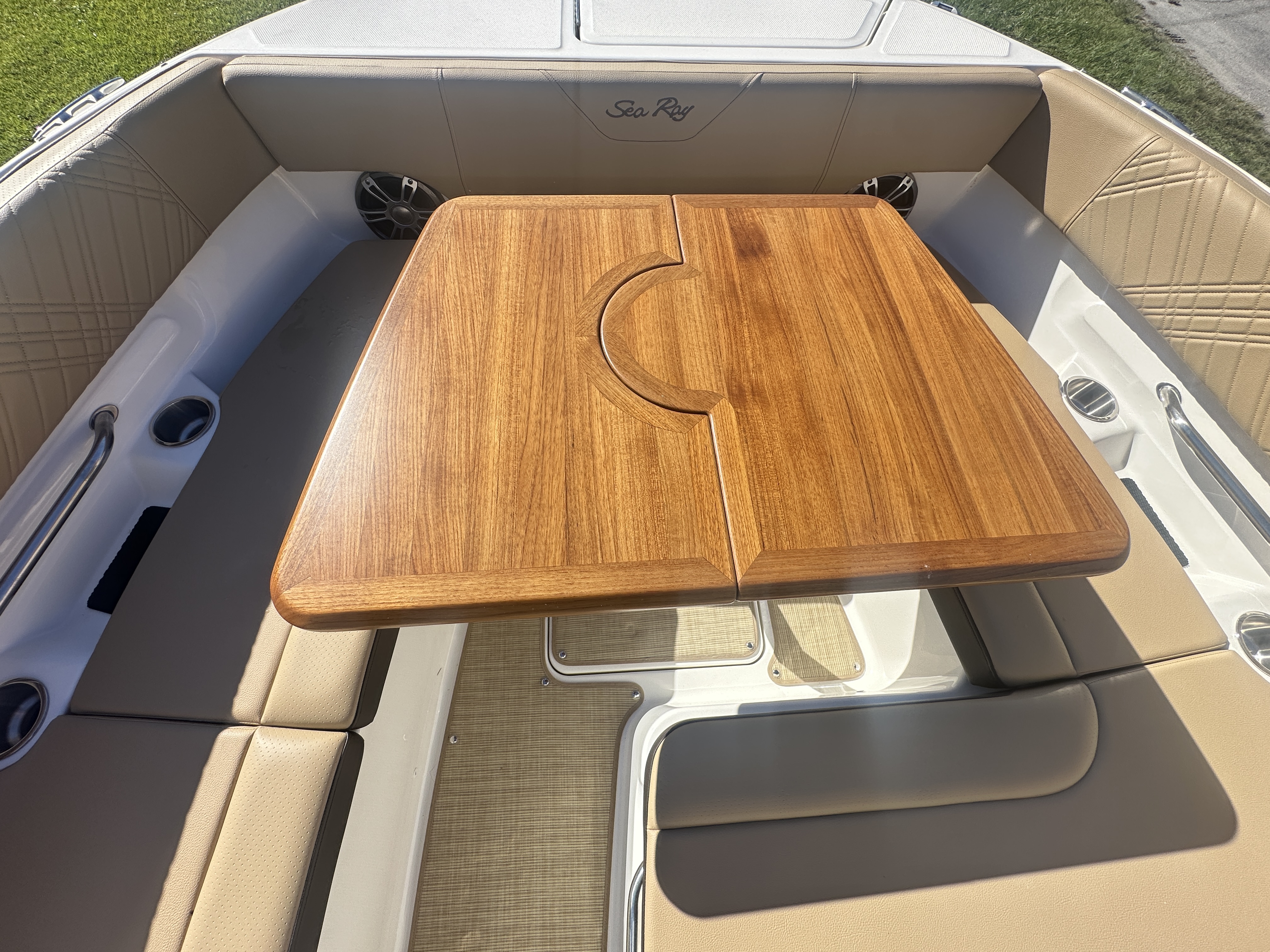 2025 Sea Ray SDX 270 Outboard Image Thumbnail #6
