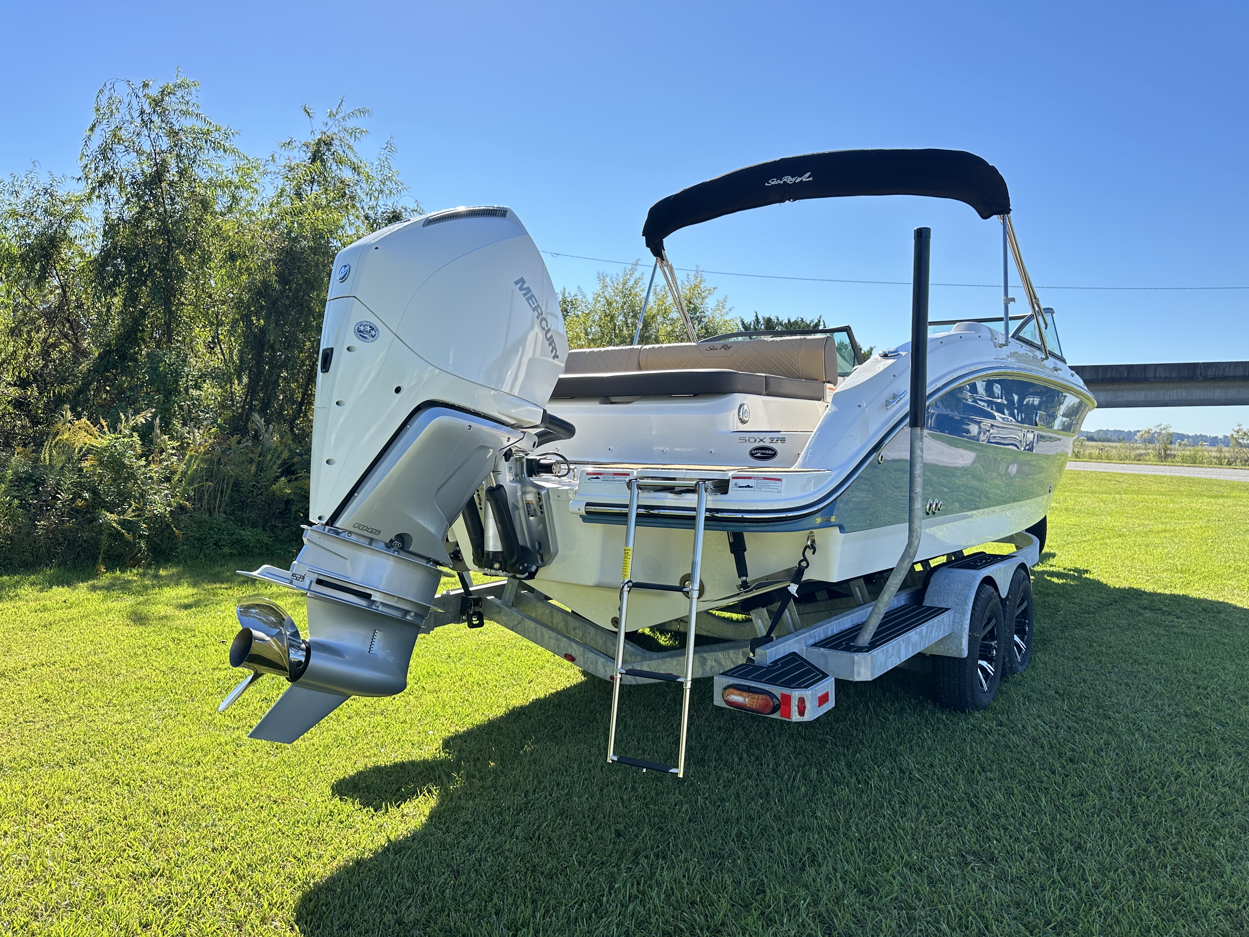 2025 Sea Ray SDX 270 Outboard Image Thumbnail #1