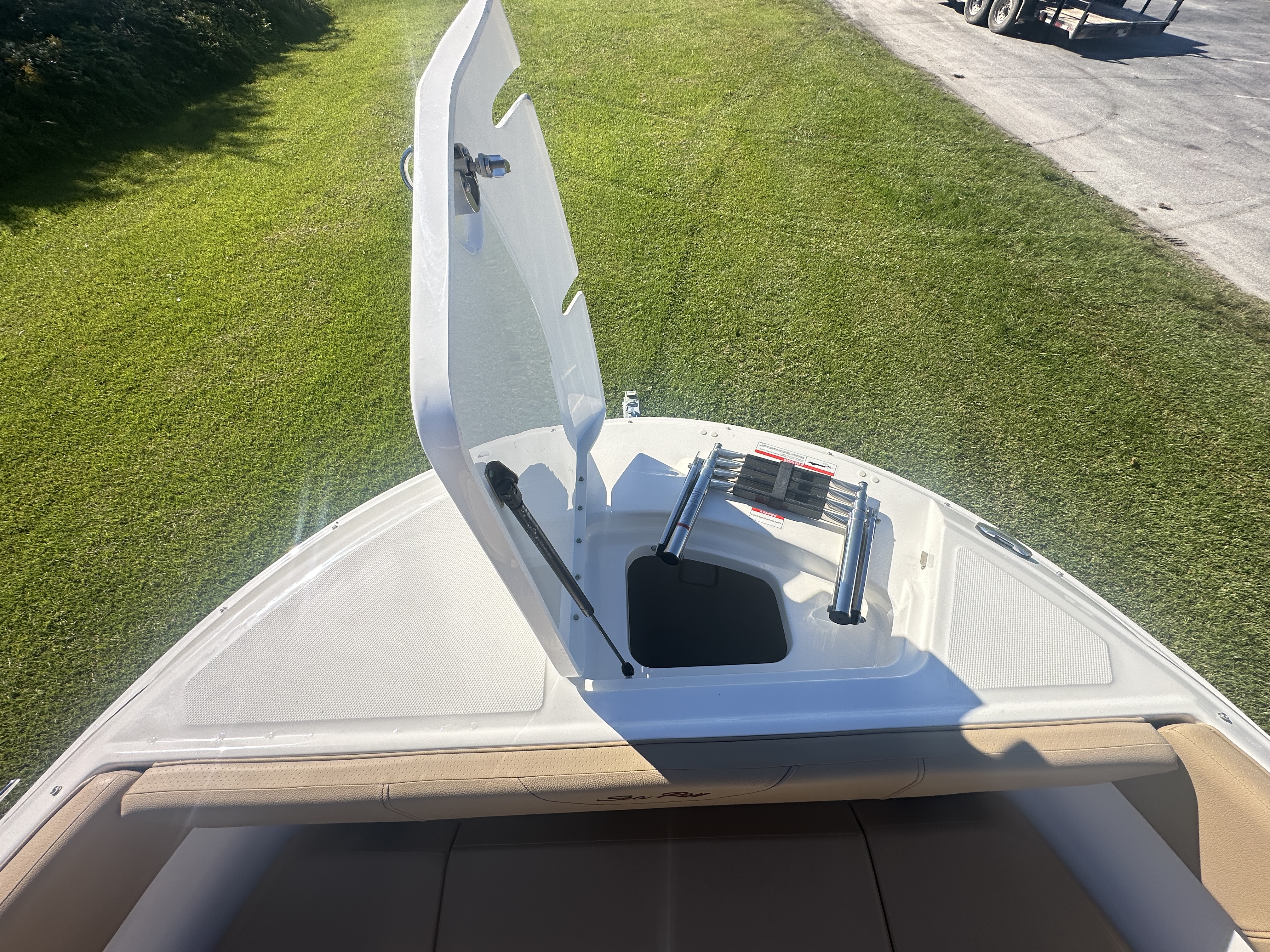 2025 Sea Ray SDX 270 Outboard Image Thumbnail #4