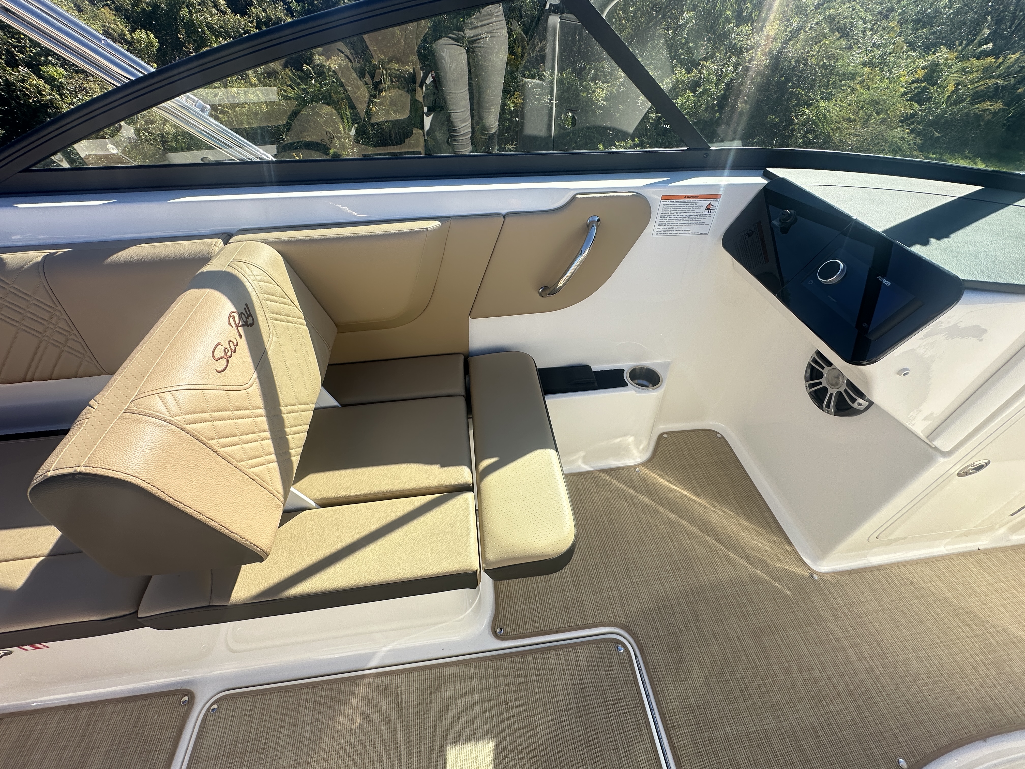 2025 Sea Ray SDX 270 Outboard Image Thumbnail #11