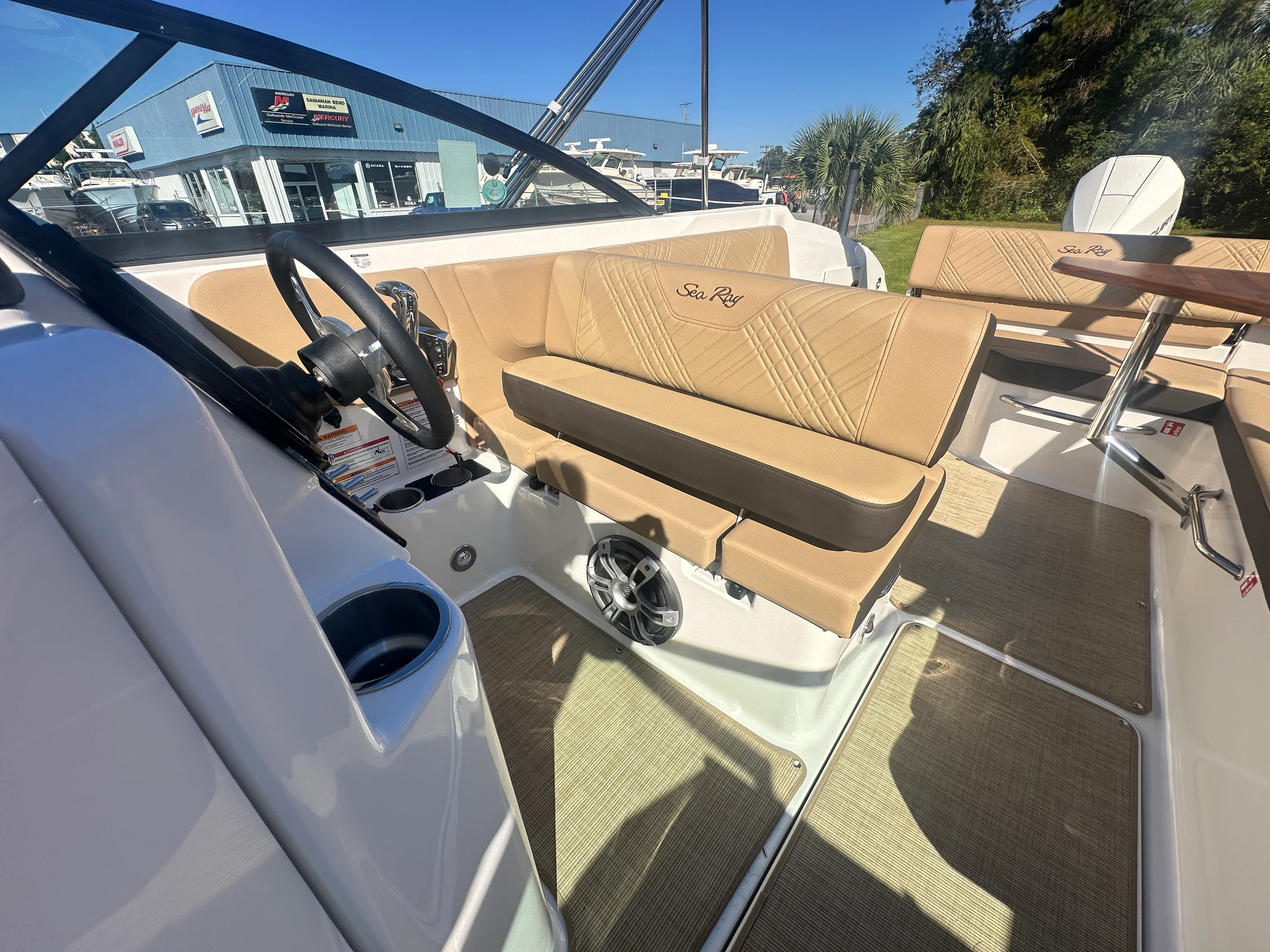 2025 Sea Ray SDX 270 Outboard Image Thumbnail #18