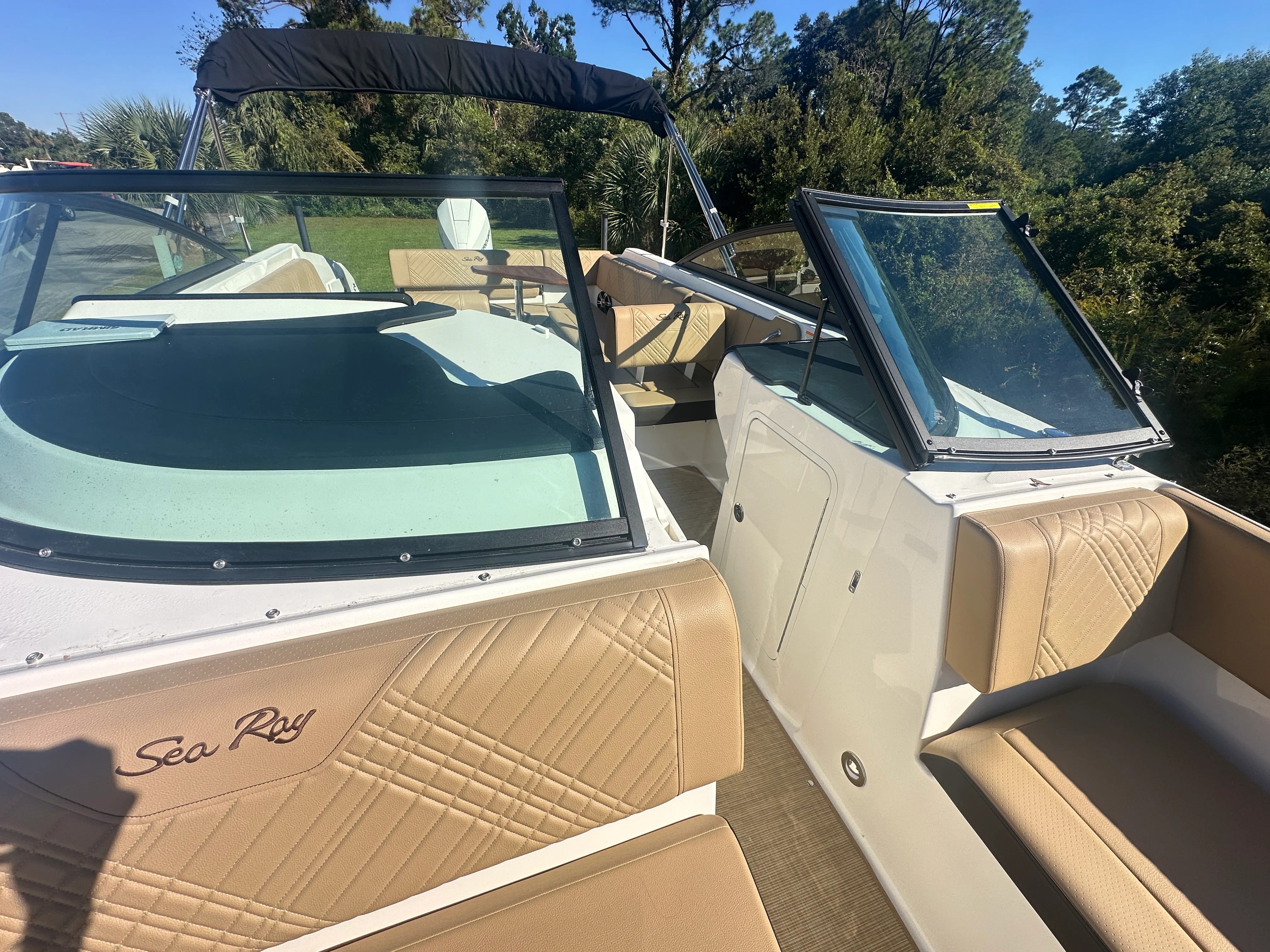 2025 Sea Ray SDX 270 Outboard Image Thumbnail #9