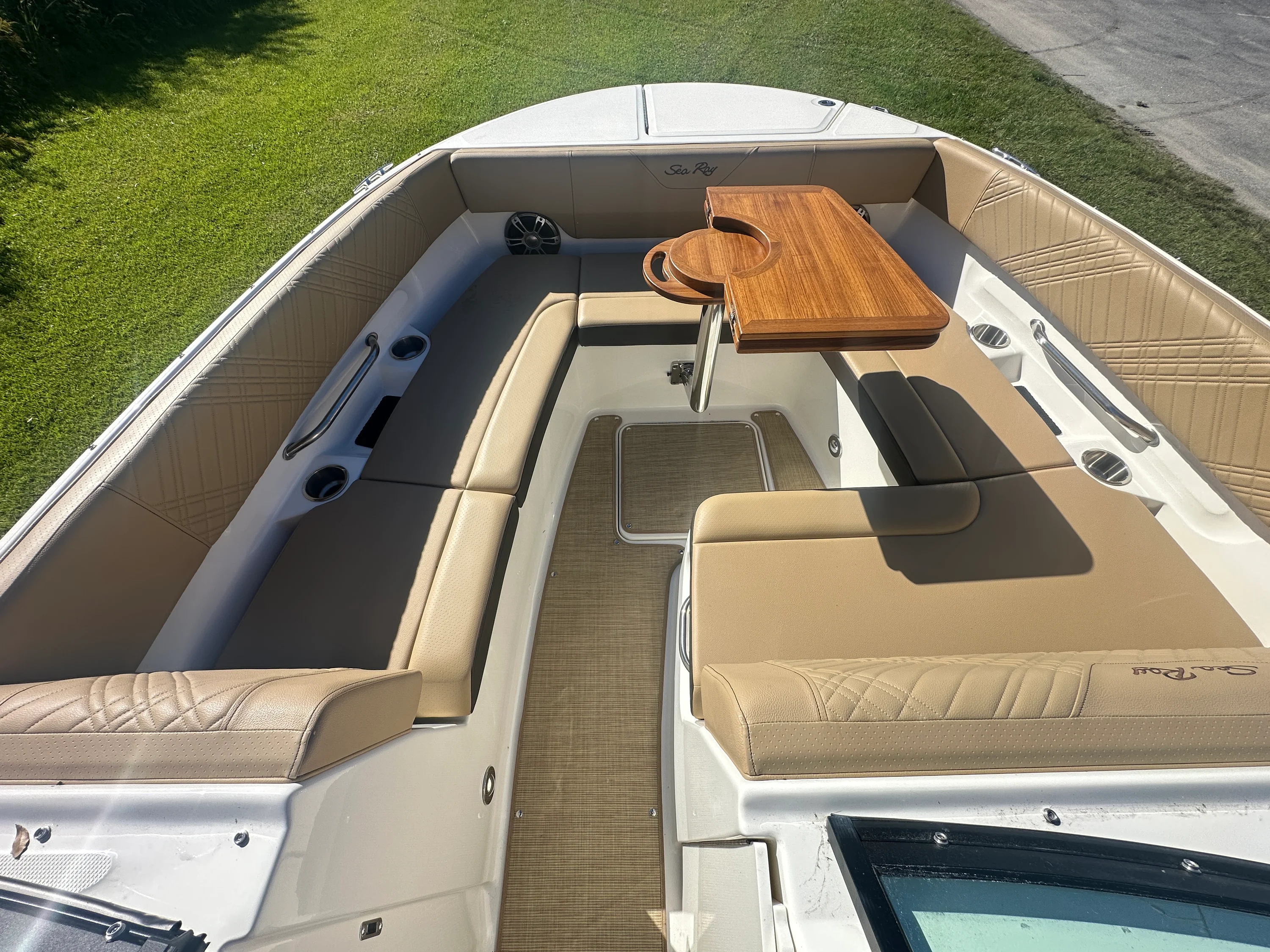 2025 Sea Ray SDX 270 Outboard Image Thumbnail #5