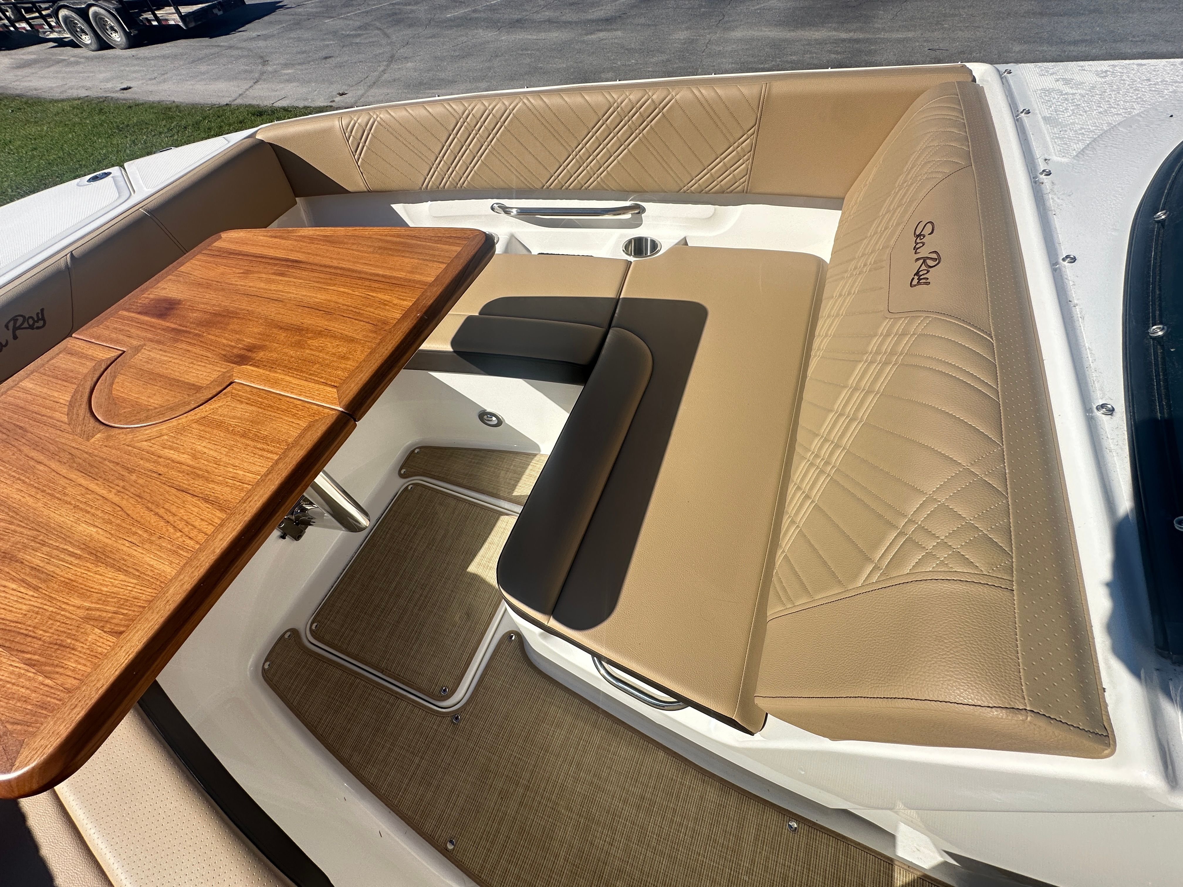 2025 Sea Ray SDX 270 Outboard Image Thumbnail #8