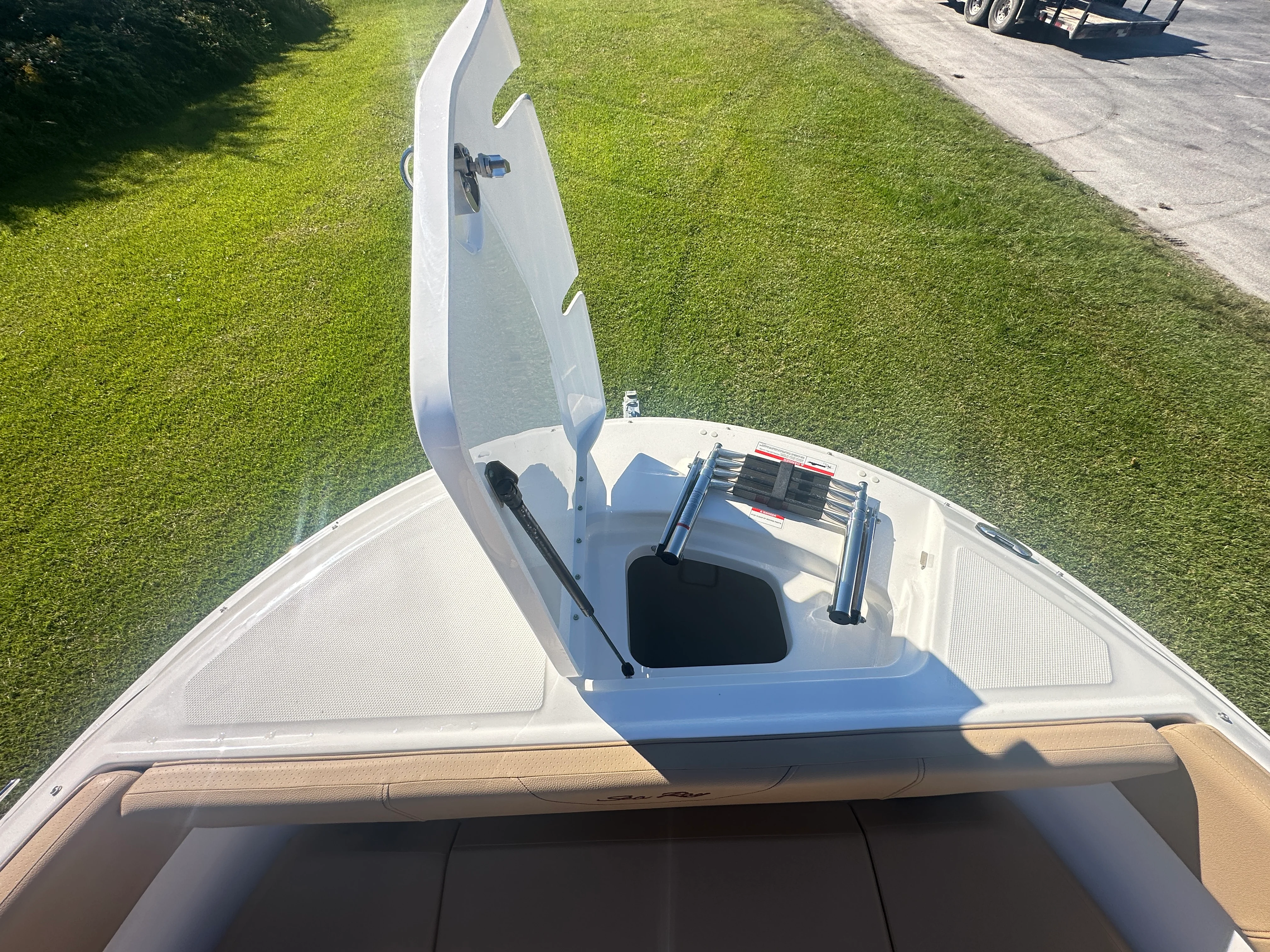 2025 Sea Ray SDX 270 Outboard Image Thumbnail #4