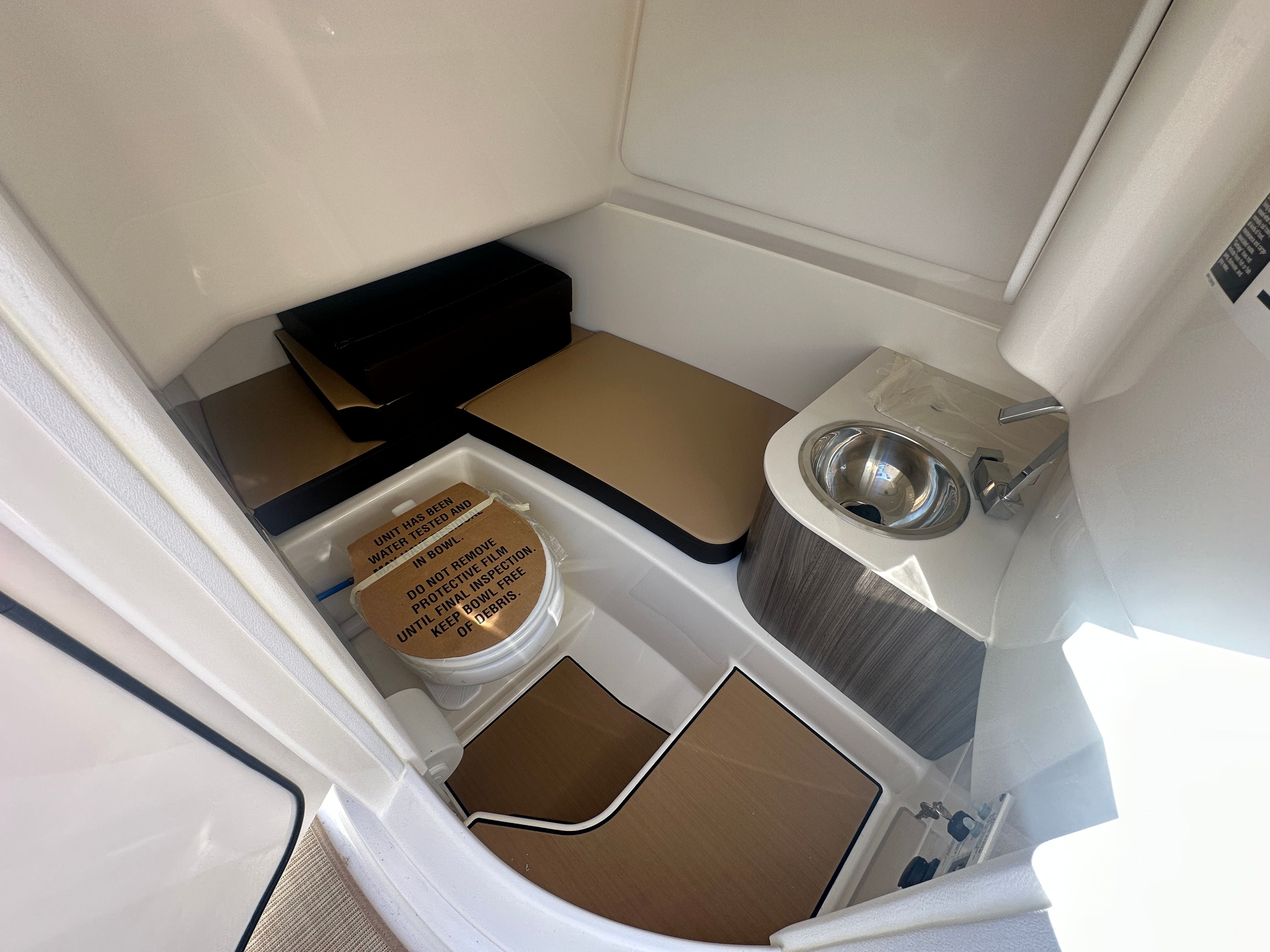 2025 Sea Ray SDX 270 Outboard Image Thumbnail #14