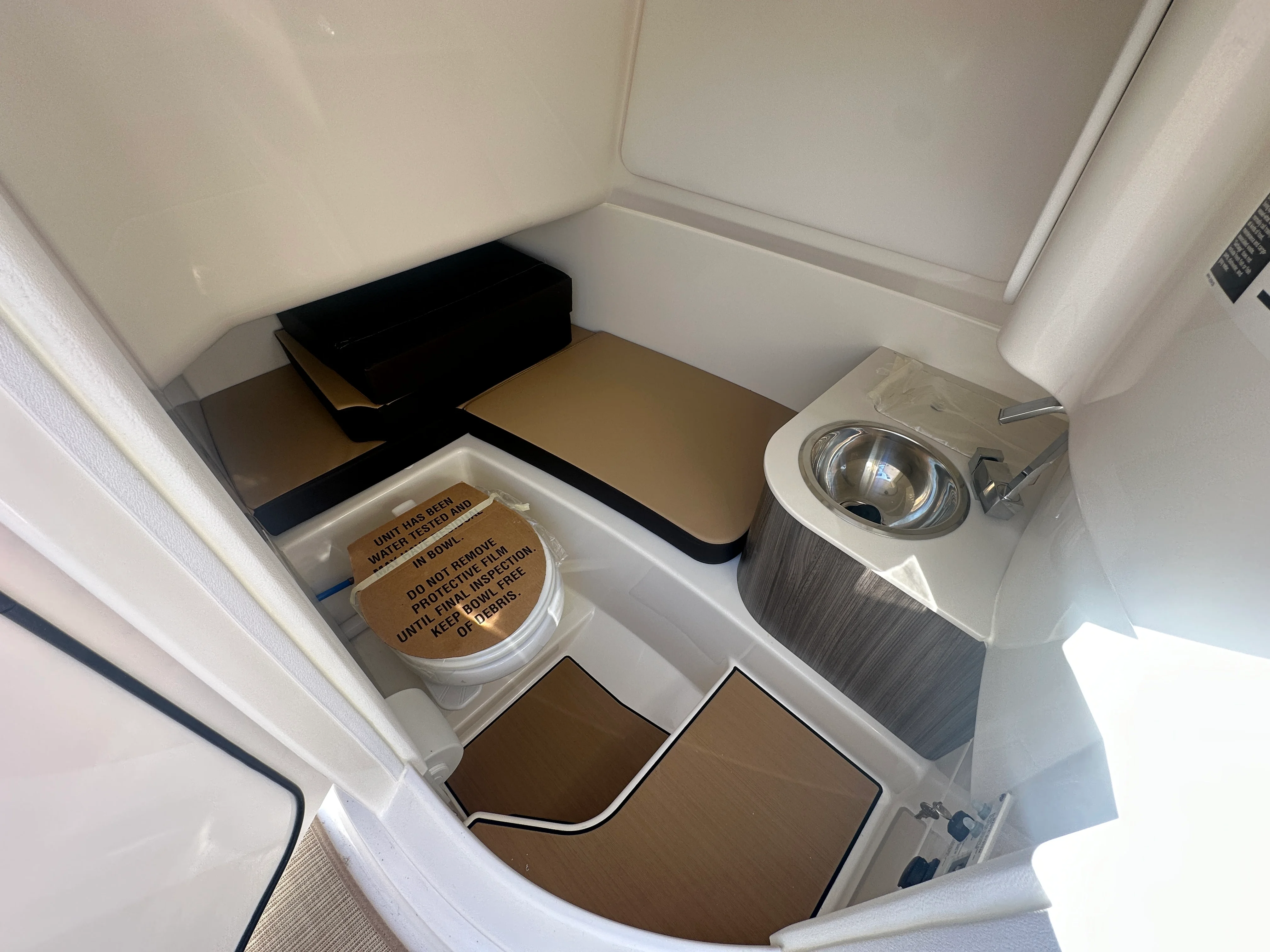 2025 Sea Ray SDX 270 Outboard Image Thumbnail #14