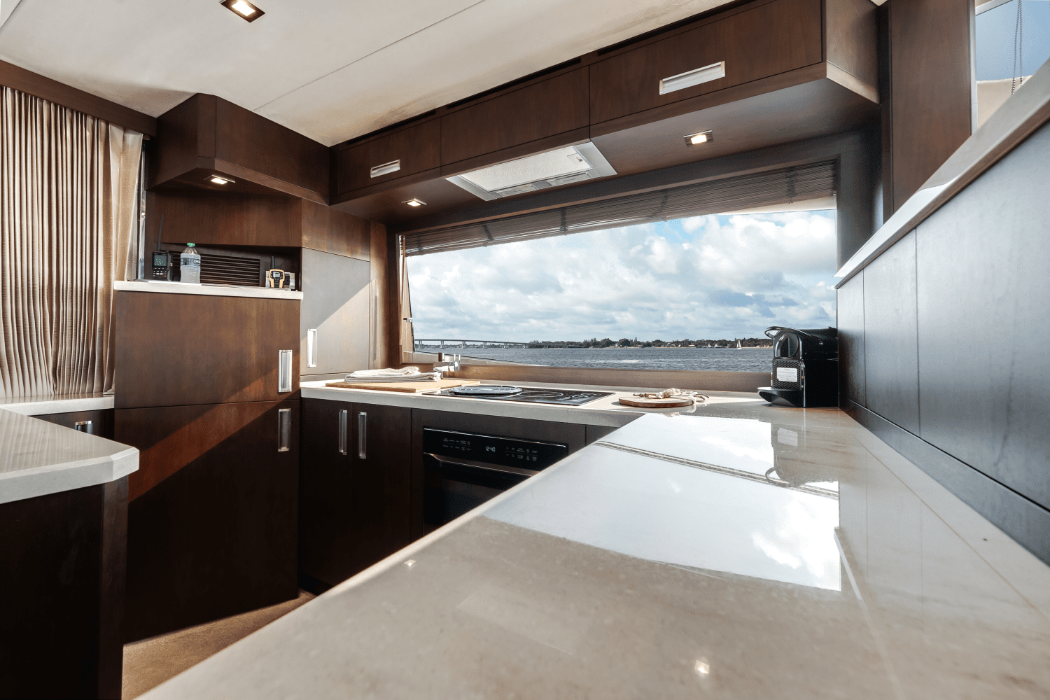 2022 Galeon
                                                             550 FLY Image Thumbnail #34