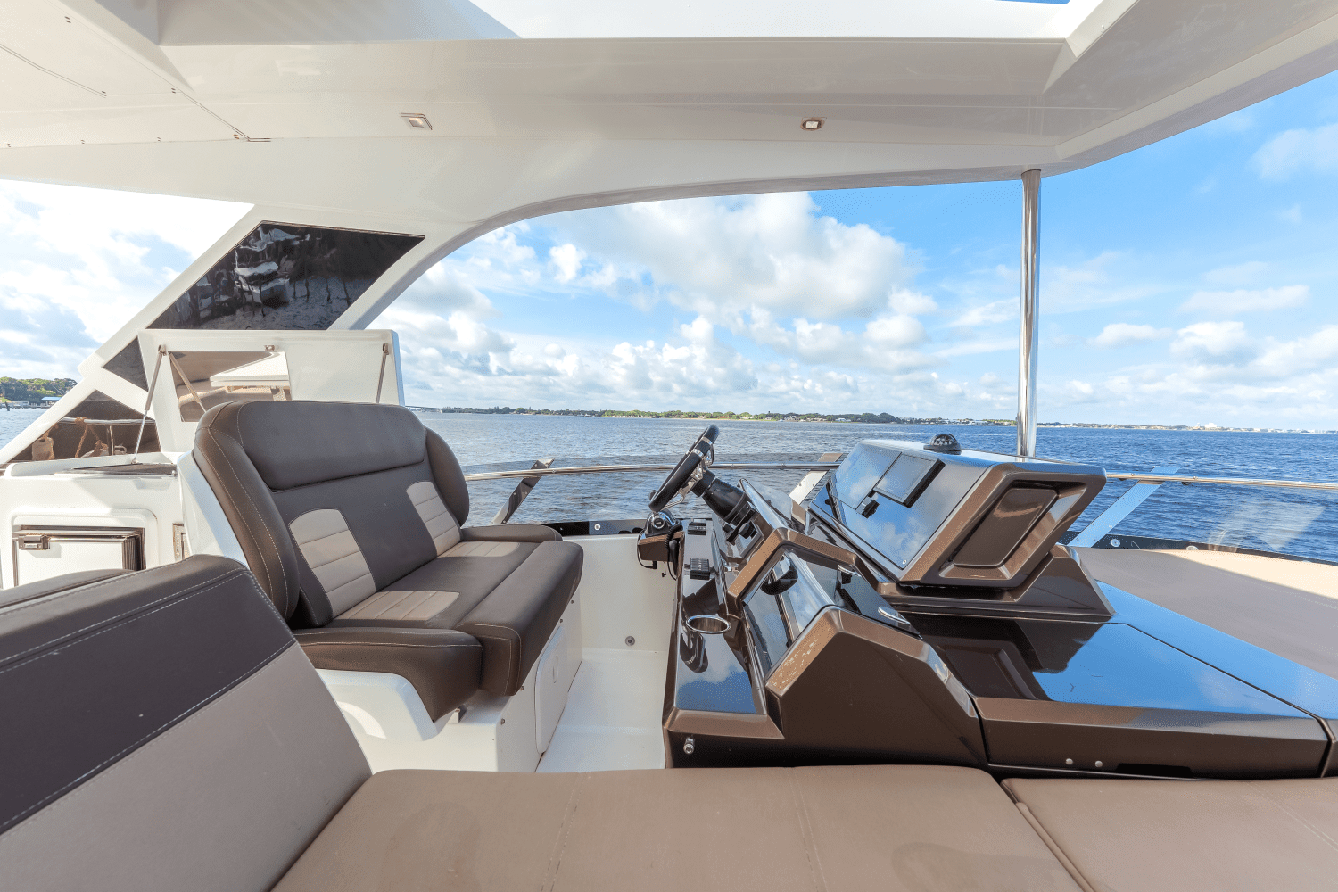 2022 Galeon
                                                             550 FLY Image Thumbnail #15