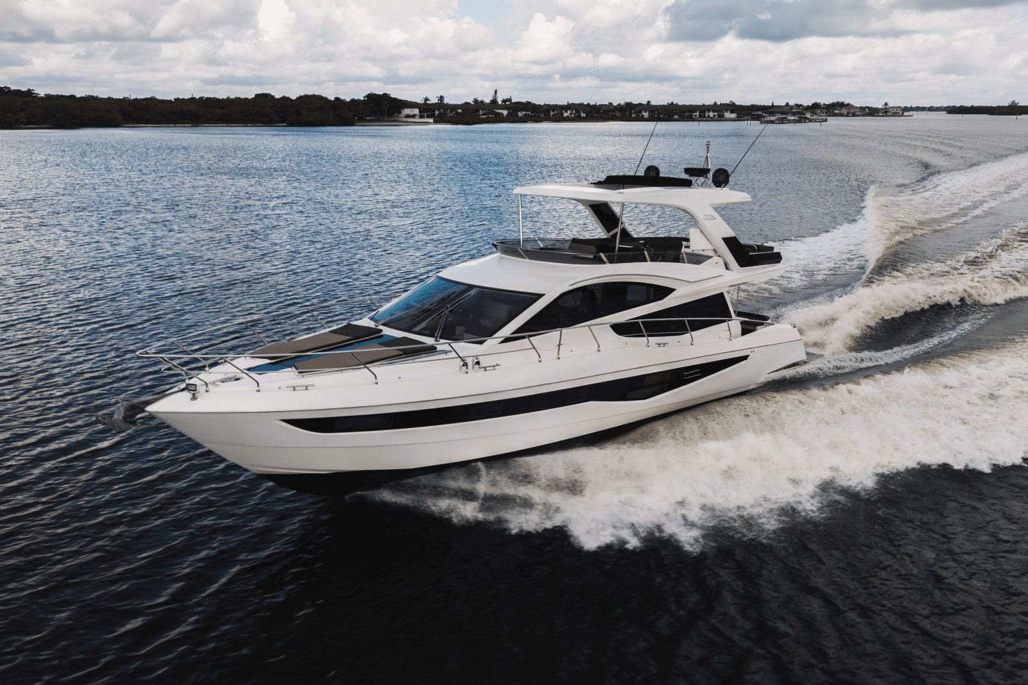 2022 Galeon
                                                             550 FLY Image Thumbnail #3