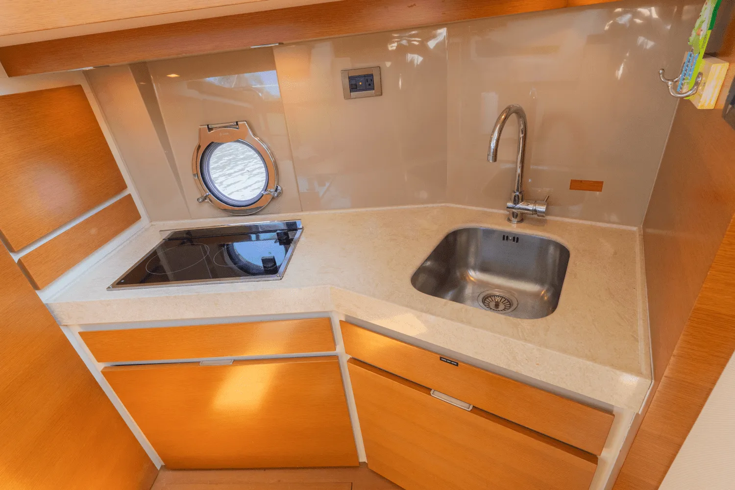 2012 Azimut 40 FLYBRIDGE Image Thumbnail #18