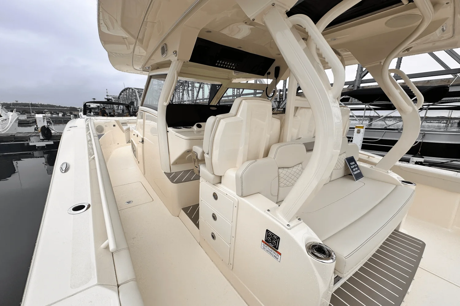 2025 Scout 400 LXF Image Thumbnail #21