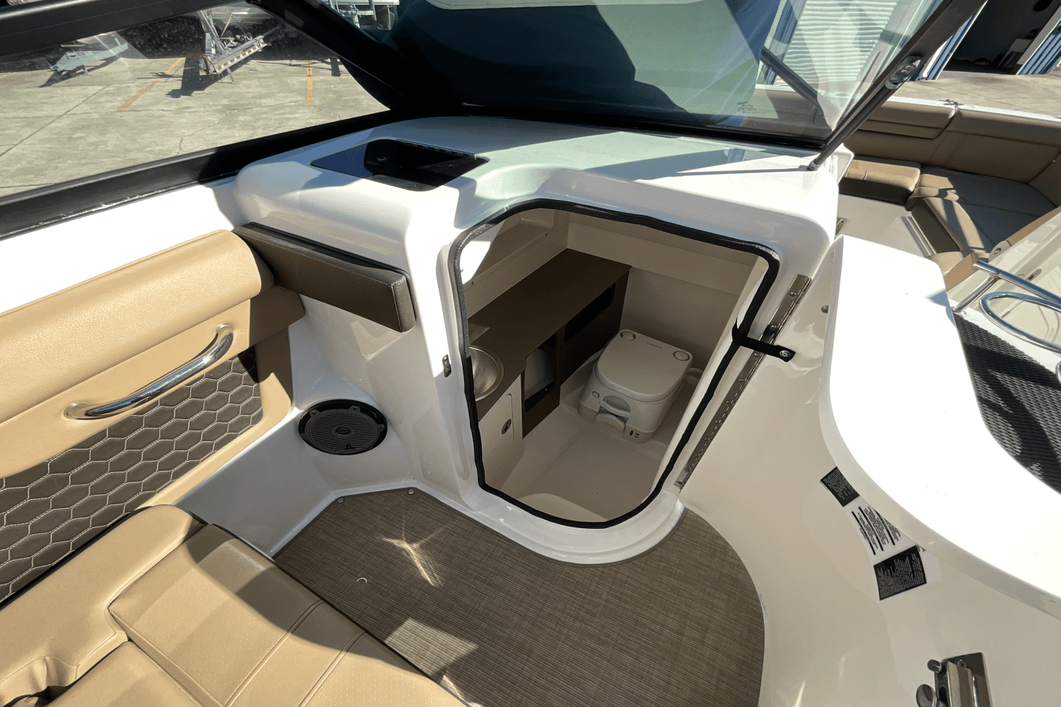 2019 Sea Ray 270 SDX-OB Image Thumbnail #6