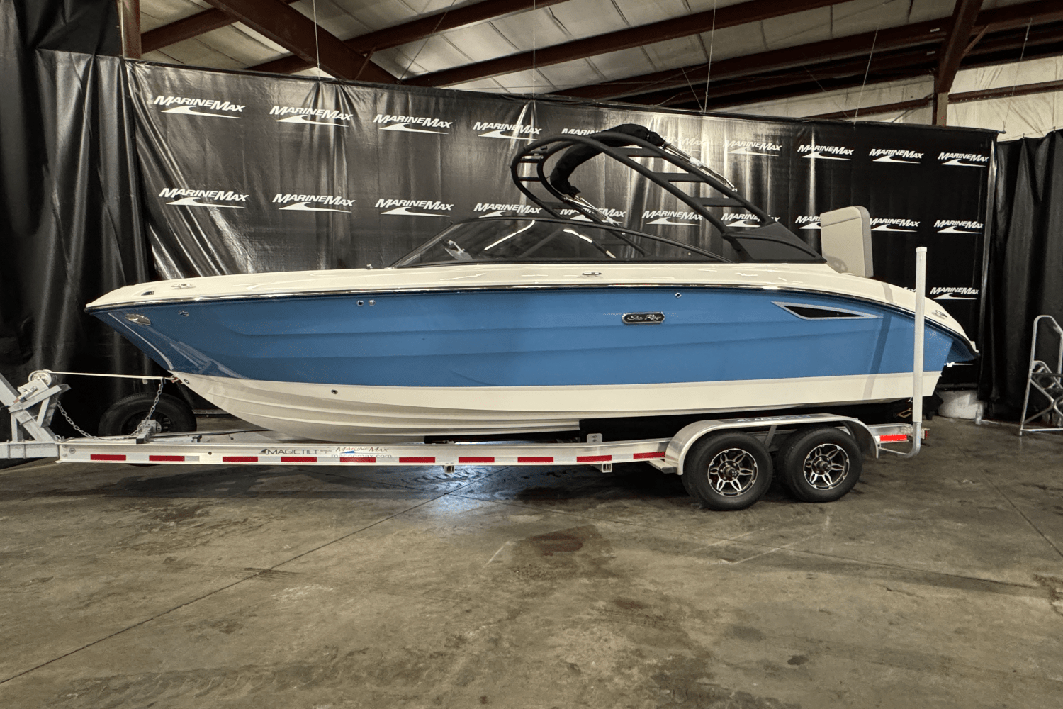 2025 Sea Ray SDX 250 Surf Image Thumbnail #2