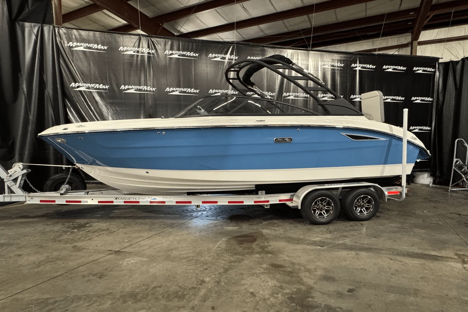 2025 Sea Ray SDX 250 Surf Image Thumbnail #2