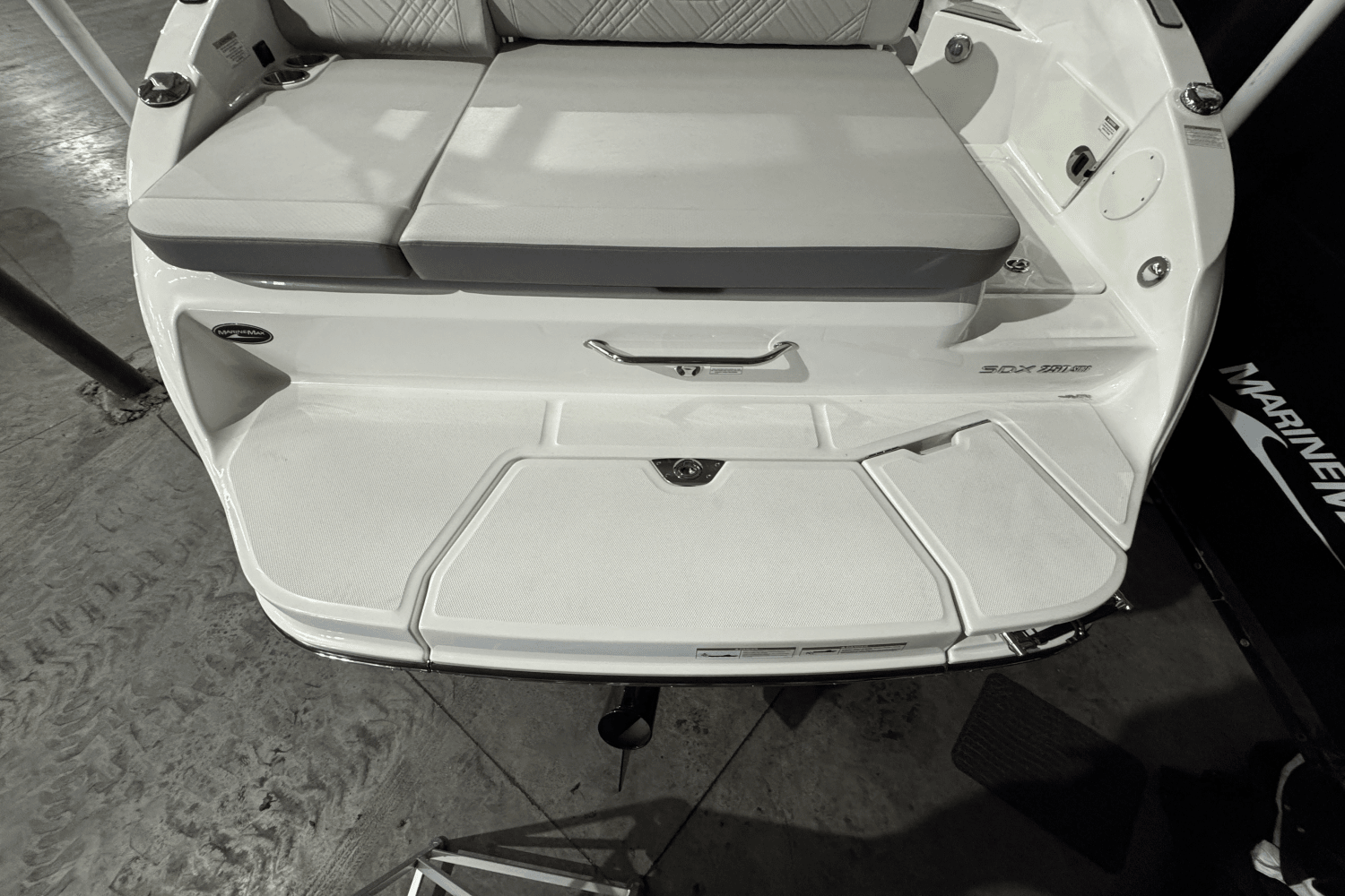 2025 Sea Ray SDX 250 Surf Image Thumbnail #7