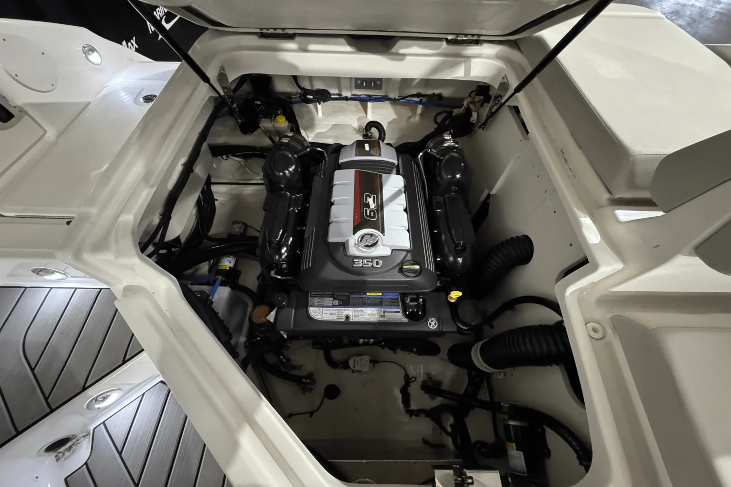 2025 Sea Ray SDX 250 Surf Image Thumbnail #17