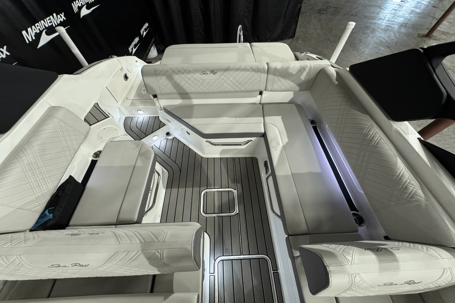 2025 Sea Ray SDX 250 Surf Image Thumbnail #15