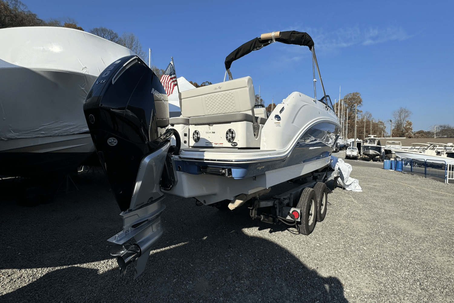 2025 Sea Ray SDX 250 Outboard Image Thumbnail #3