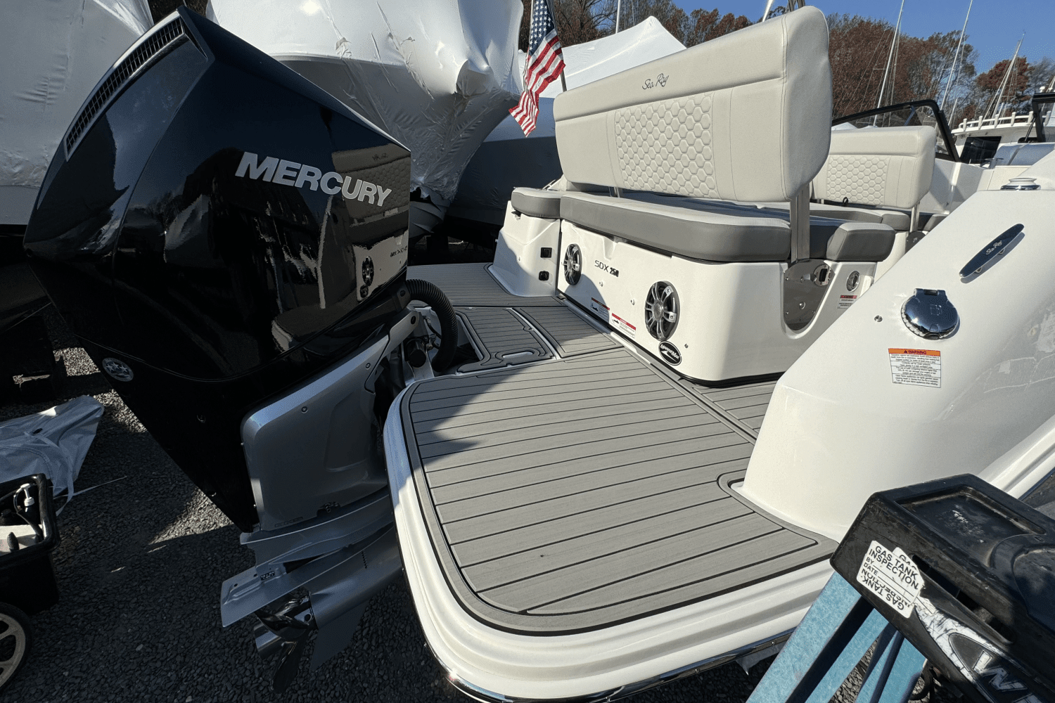 2025 Sea Ray SDX 250 Outboard Image Thumbnail #9