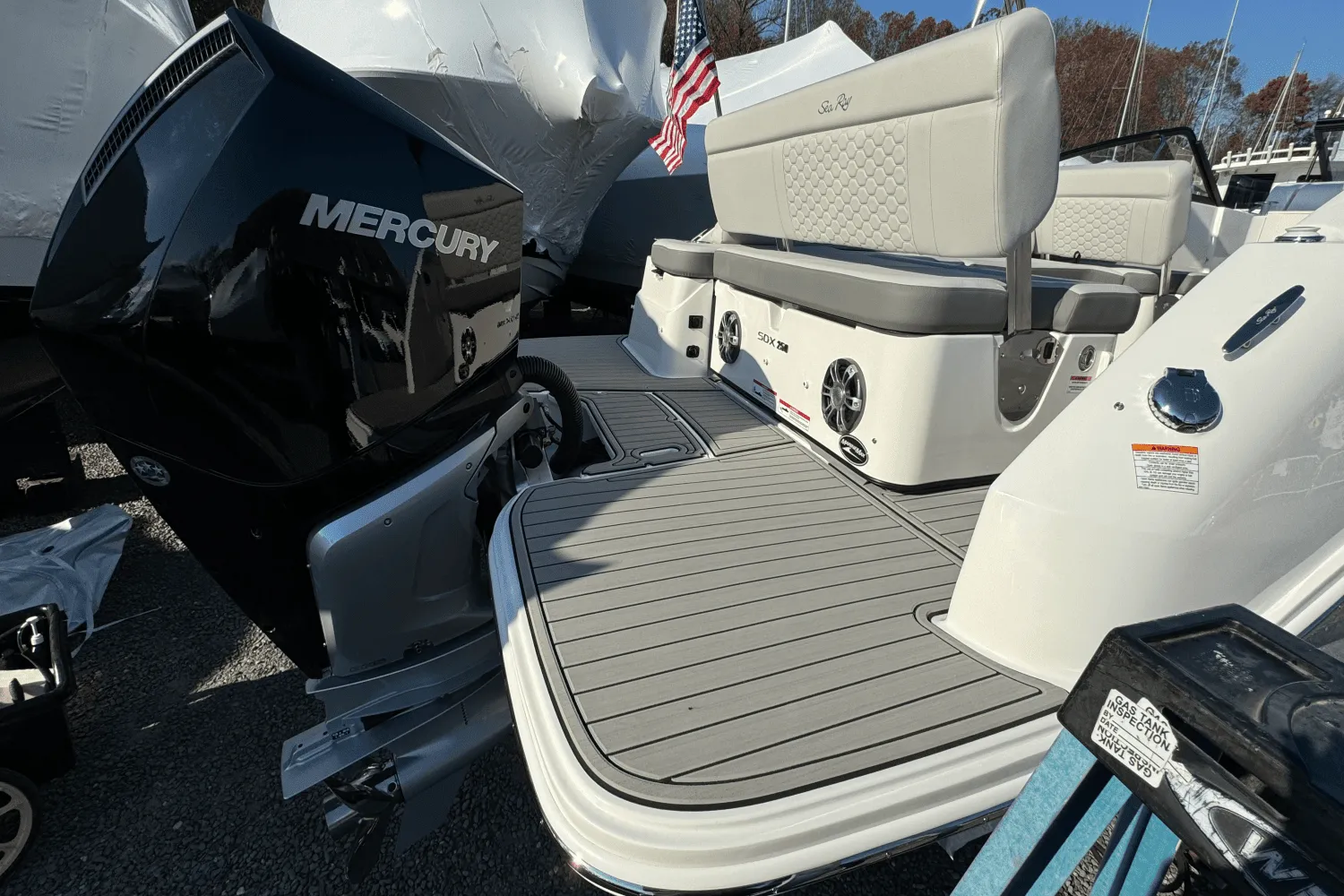 2025 Sea Ray SDX 250 Outboard Image Thumbnail #9