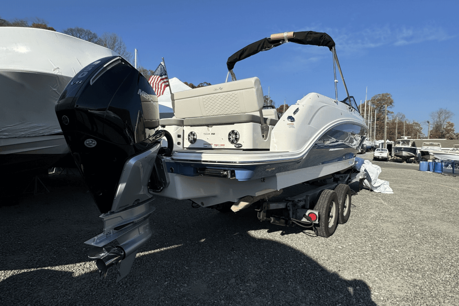 2025 Sea Ray SDX 250 Outboard Image Thumbnail #3