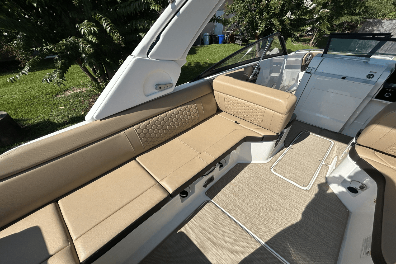 2025 Sea Ray SDX 250 Outboard Image Thumbnail #7