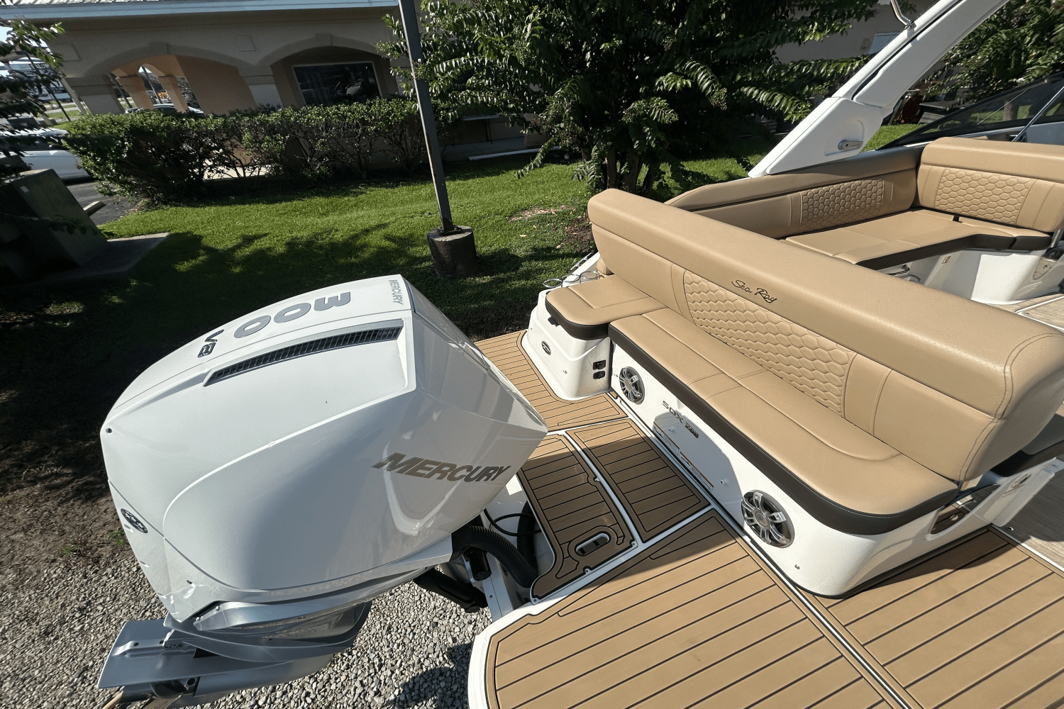 2025 Sea Ray SDX 250 Outboard Image Thumbnail #4