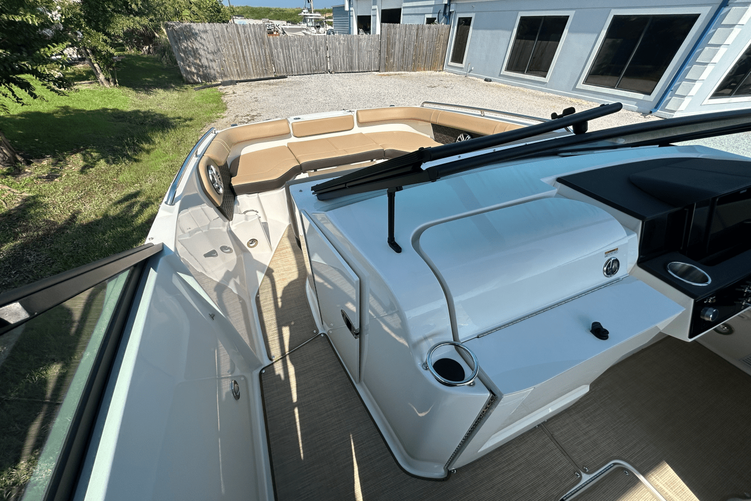 2025 Sea Ray SDX 250 Outboard Image Thumbnail #16