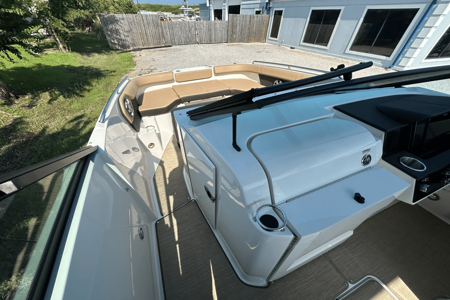 2025 Sea Ray SDX 250 Outboard Image Thumbnail #16