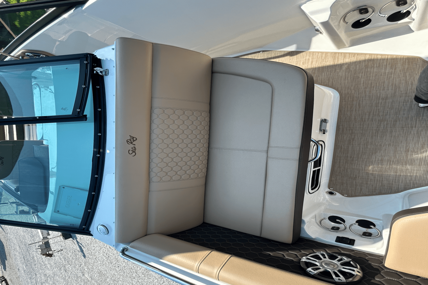 2025 Sea Ray SDX 250 Outboard Image Thumbnail #18