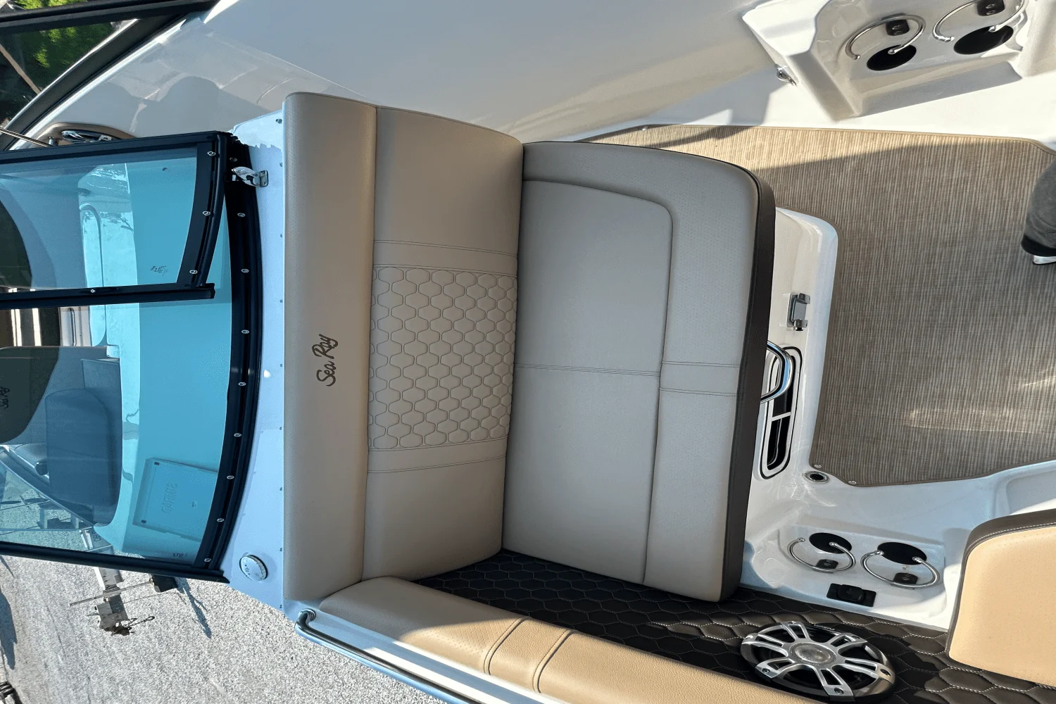 2025 Sea Ray SDX 250 Outboard Image Thumbnail #18