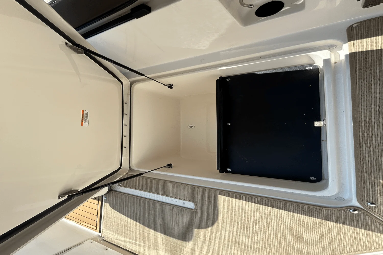 2025 Sea Ray SDX 250 Outboard Image Thumbnail #9