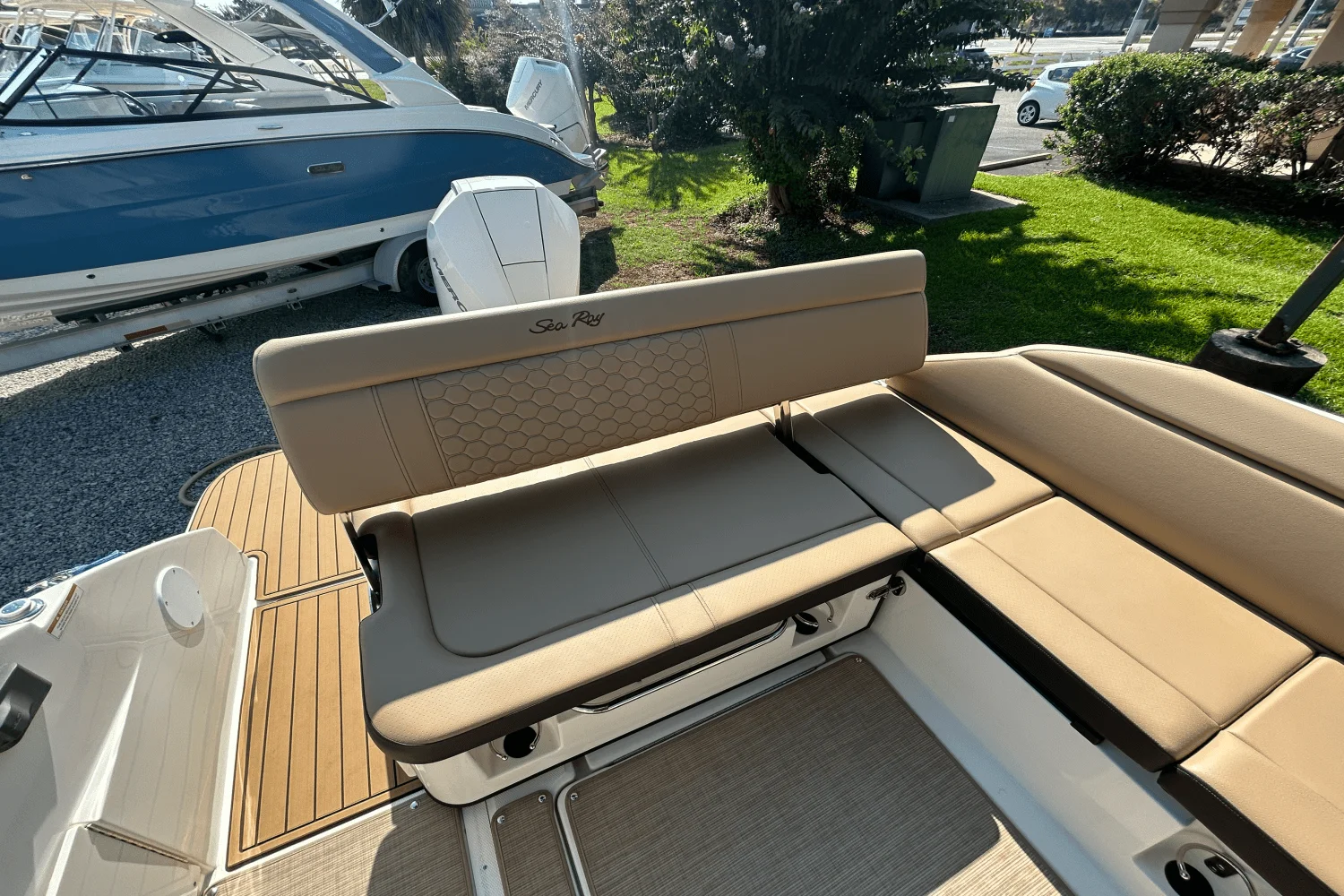 2025 Sea Ray SDX 250 Outboard Image Thumbnail #6