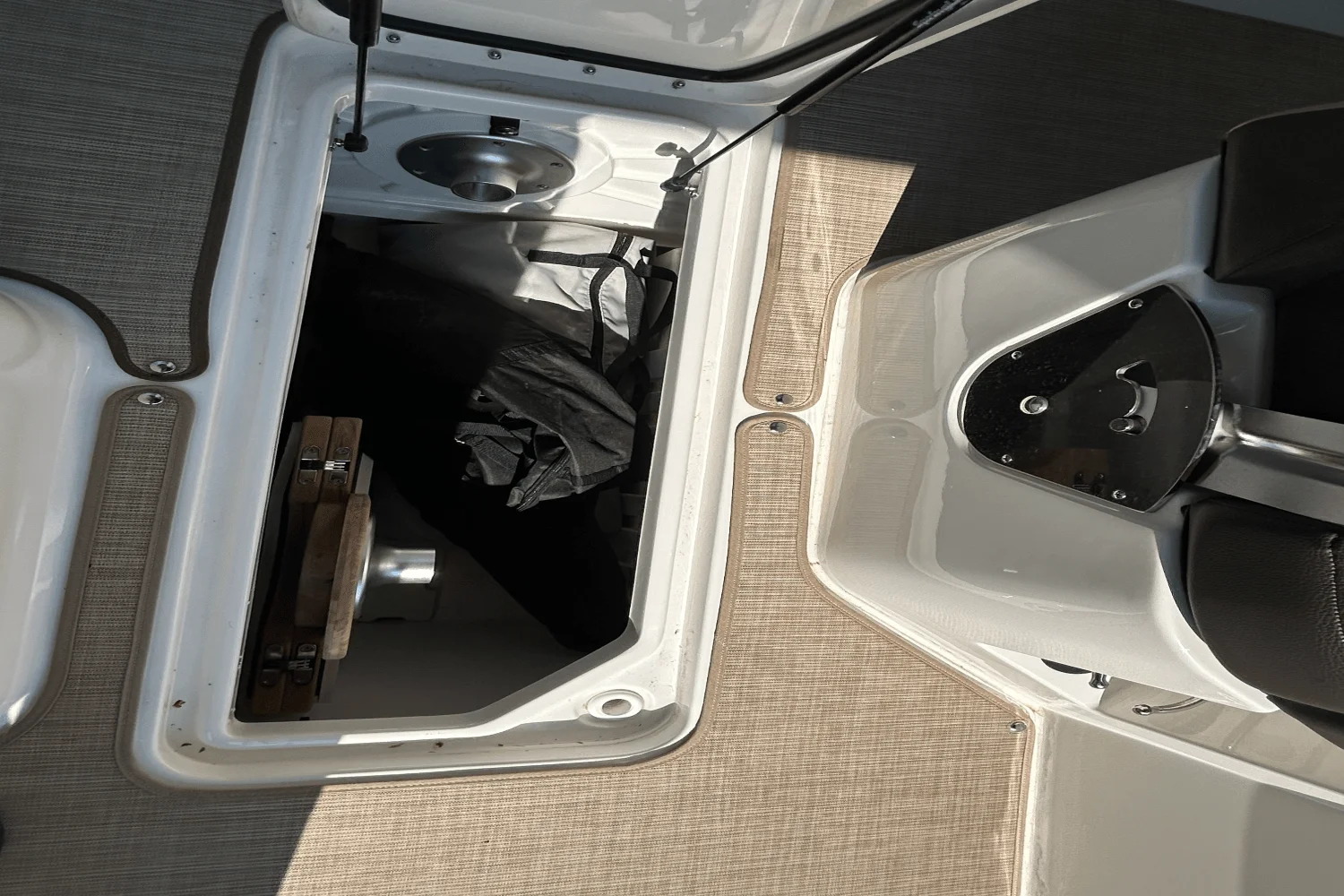 2025 Sea Ray SDX 250 Outboard Image Thumbnail #24