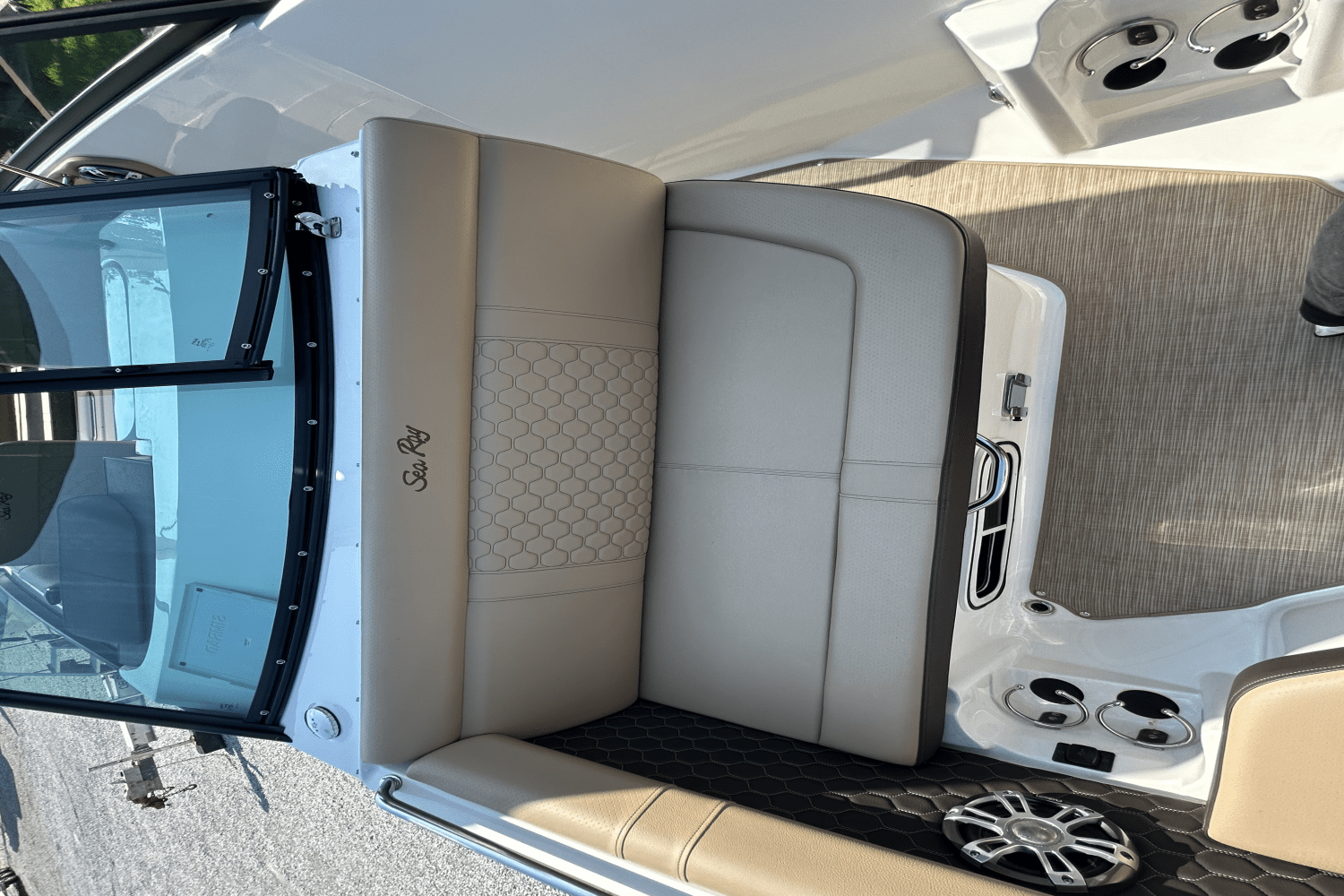 2025 Sea Ray SDX 250 Outboard Image Thumbnail #18