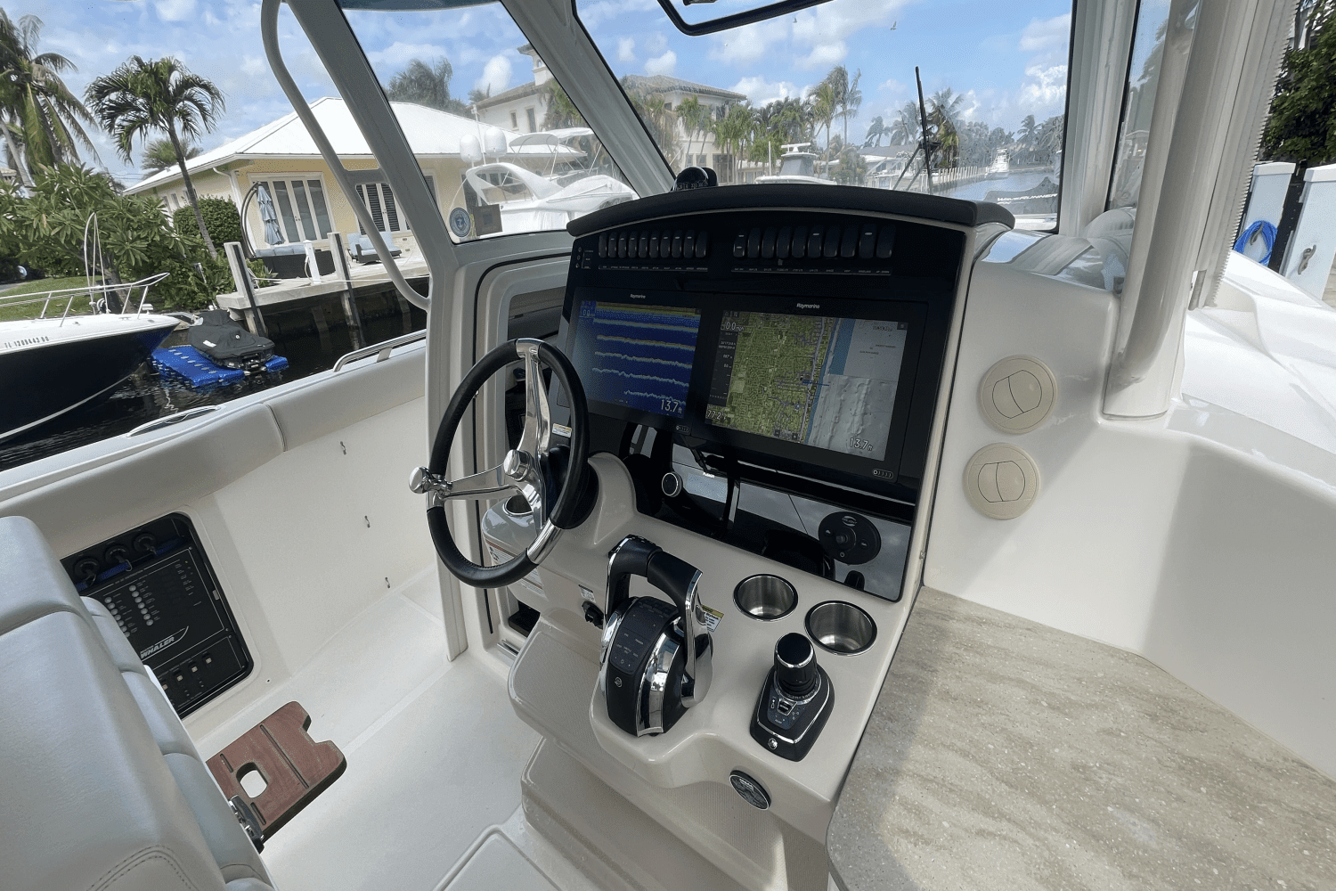 2022 Boston Whaler 350 REALM Image Thumbnail #17